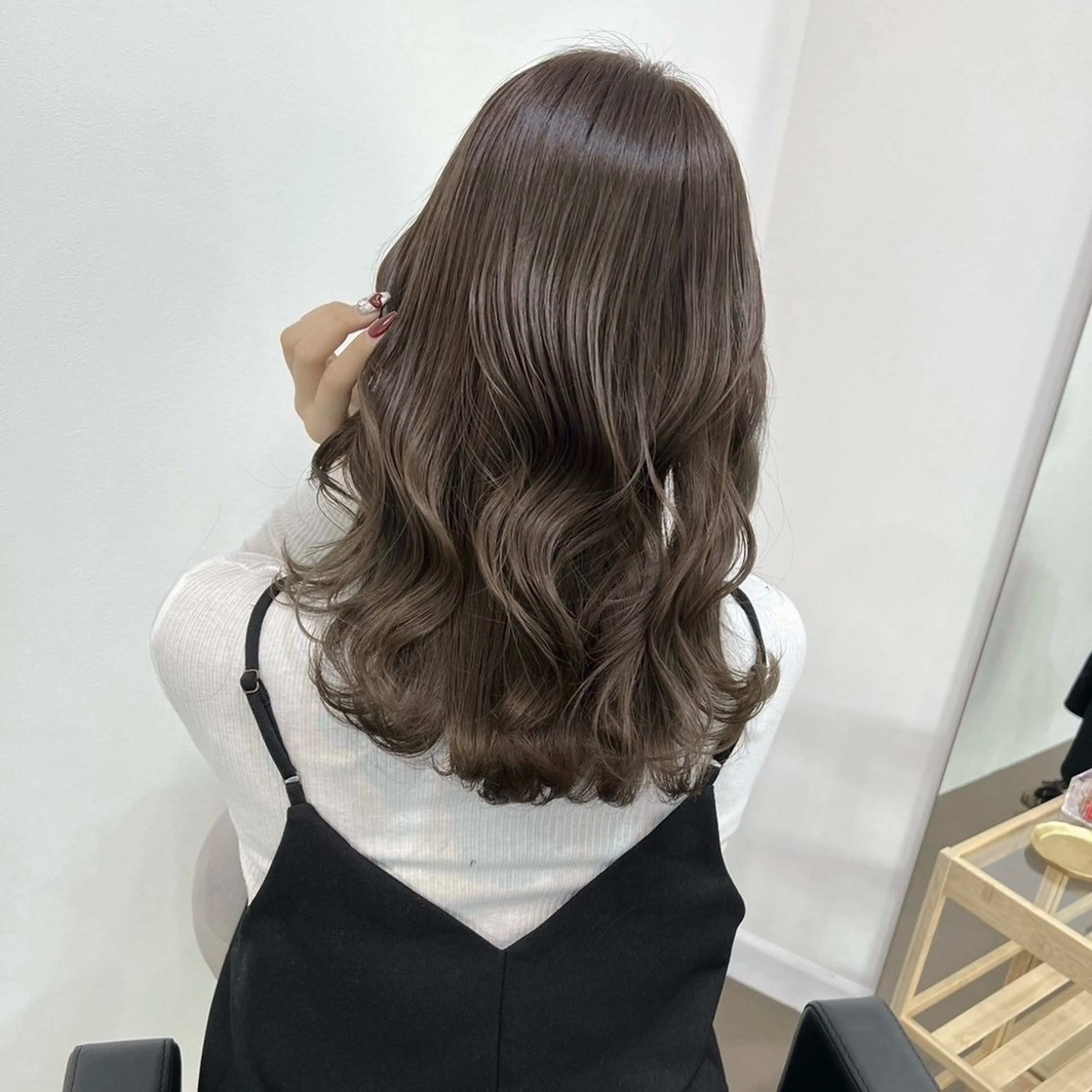 セミロング 岡田 佳子のヘアスタイル