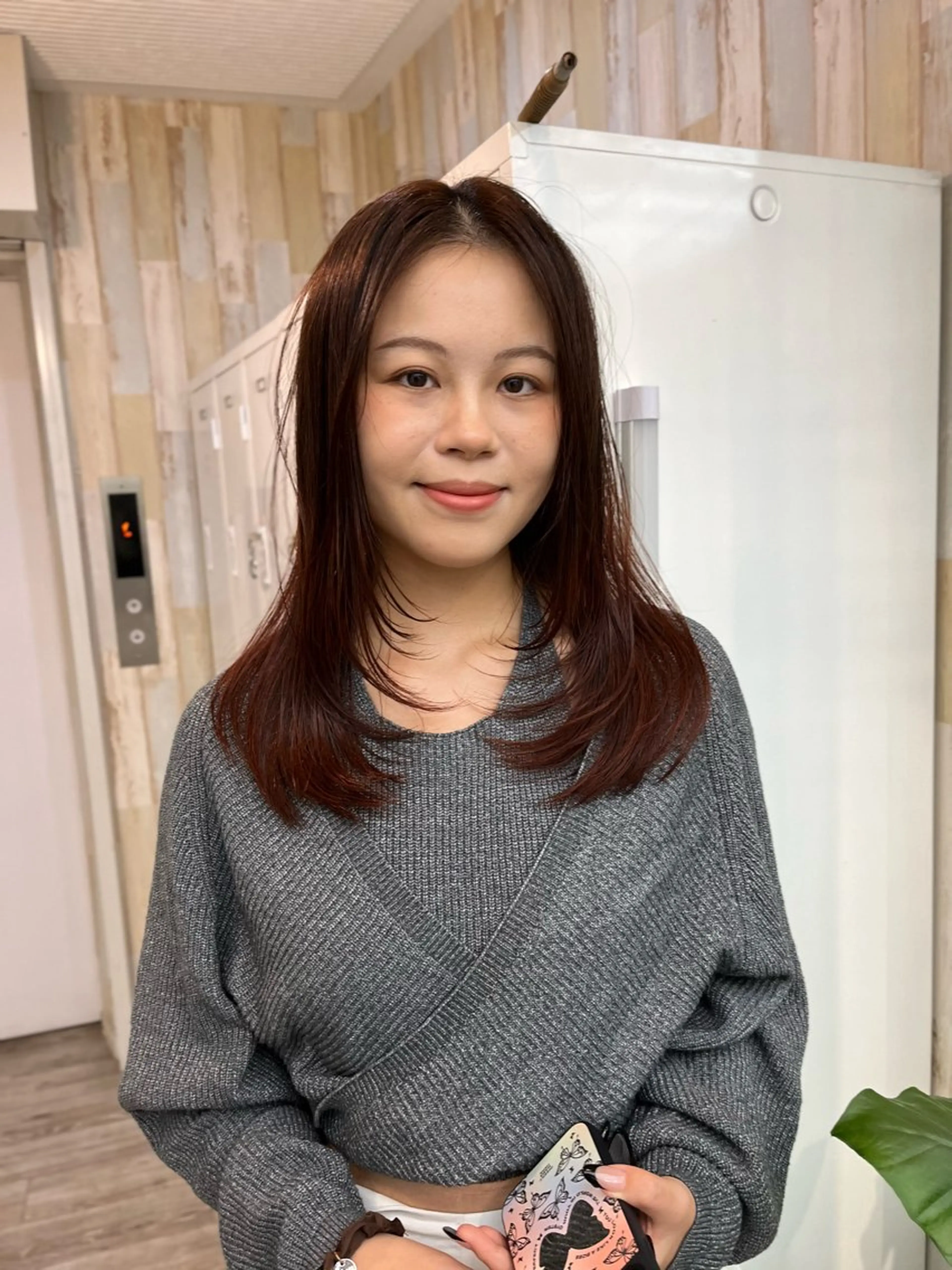 ミディアム カラー パーマ ヘアアレンジ ブリーチ 透明感カラー ブリーチなしカラー 顔周りカット 韓国風ヘア カット トリートメント ヘッドスパ ヘアセット 二ヶ月綺麗が続くレ イヤー/星野六三四のヘアスタイル