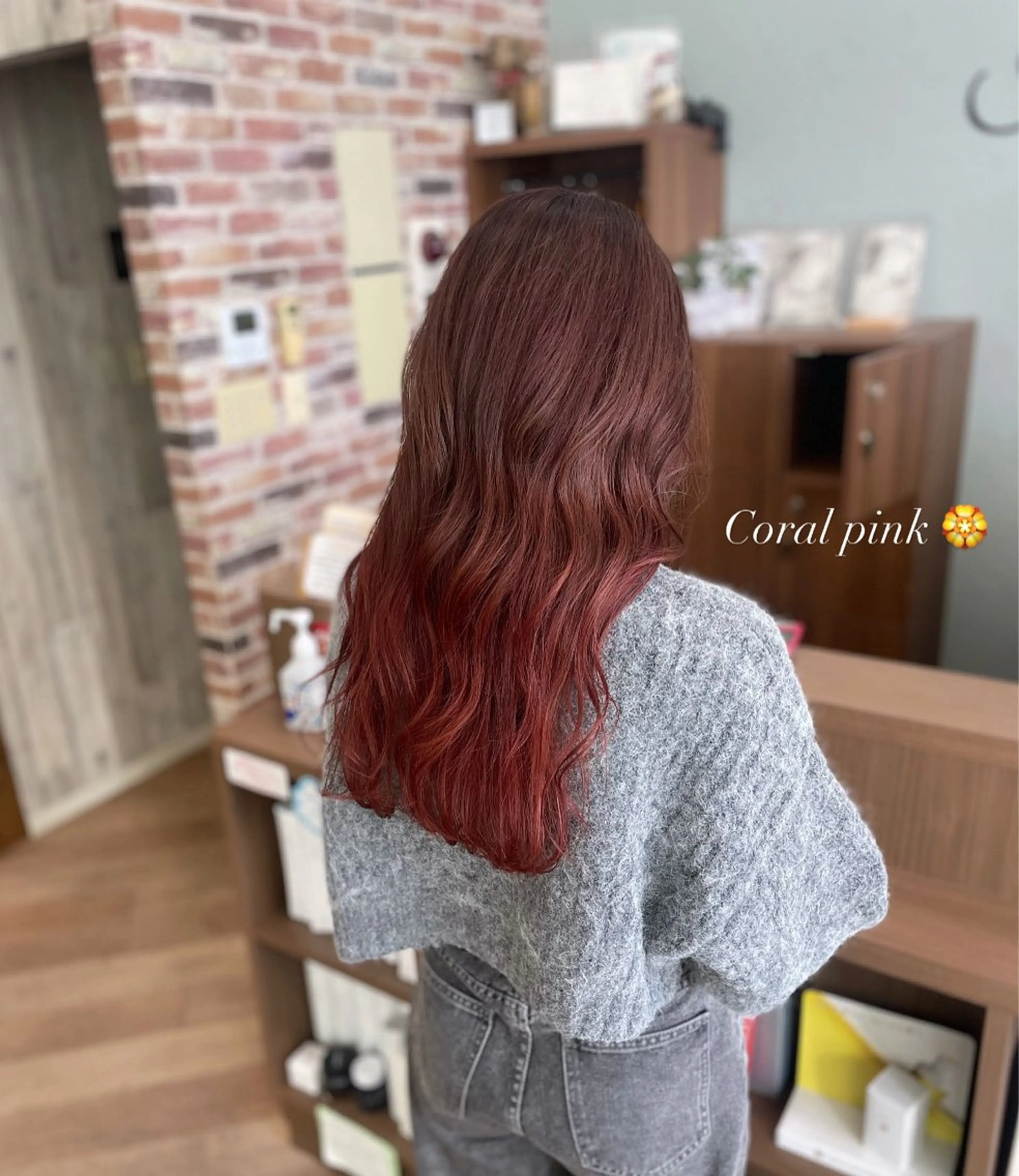 ロング カラー グラデーションカラー オレンジ ピンクカラー シミズ カエデ🍁のヘアスタイル