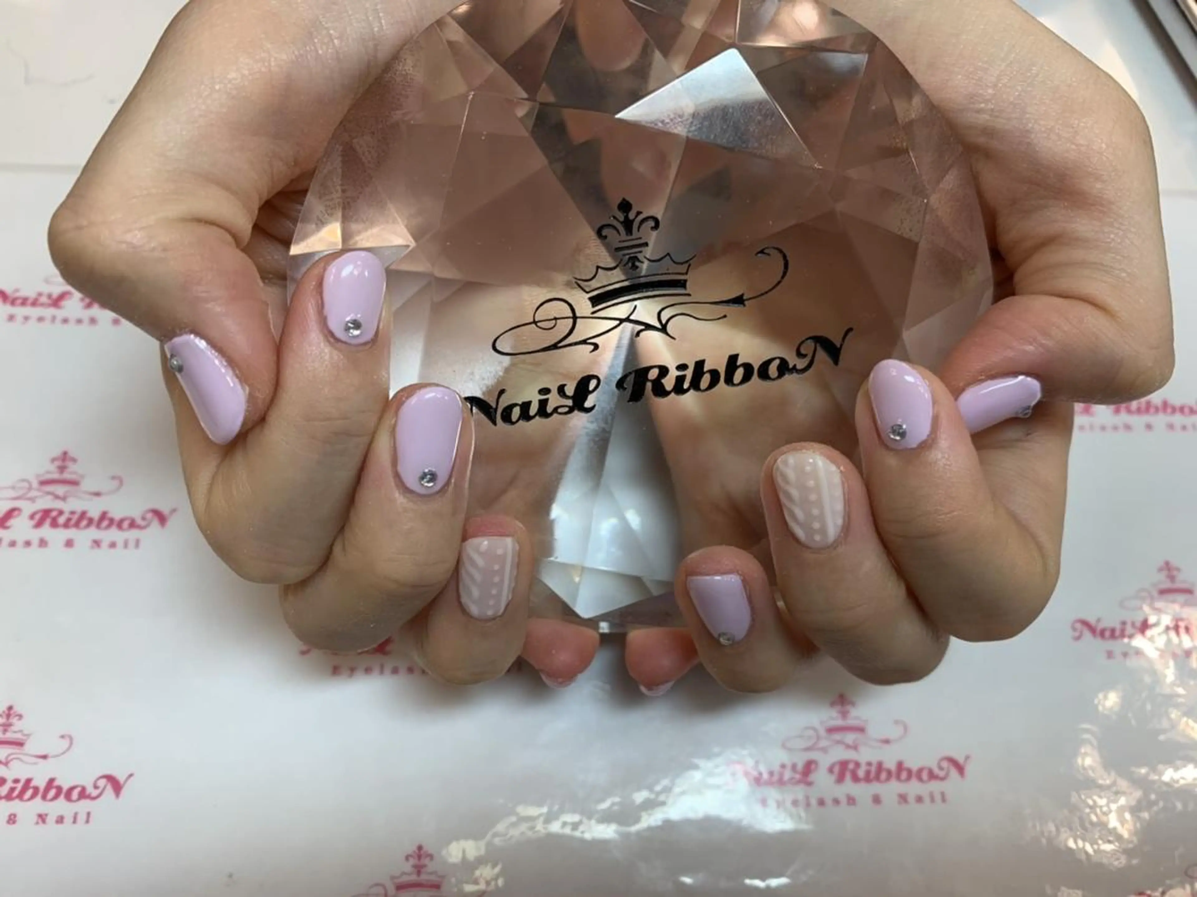 ネイル ネイルリボン 受付スタッフのネイルデザイン