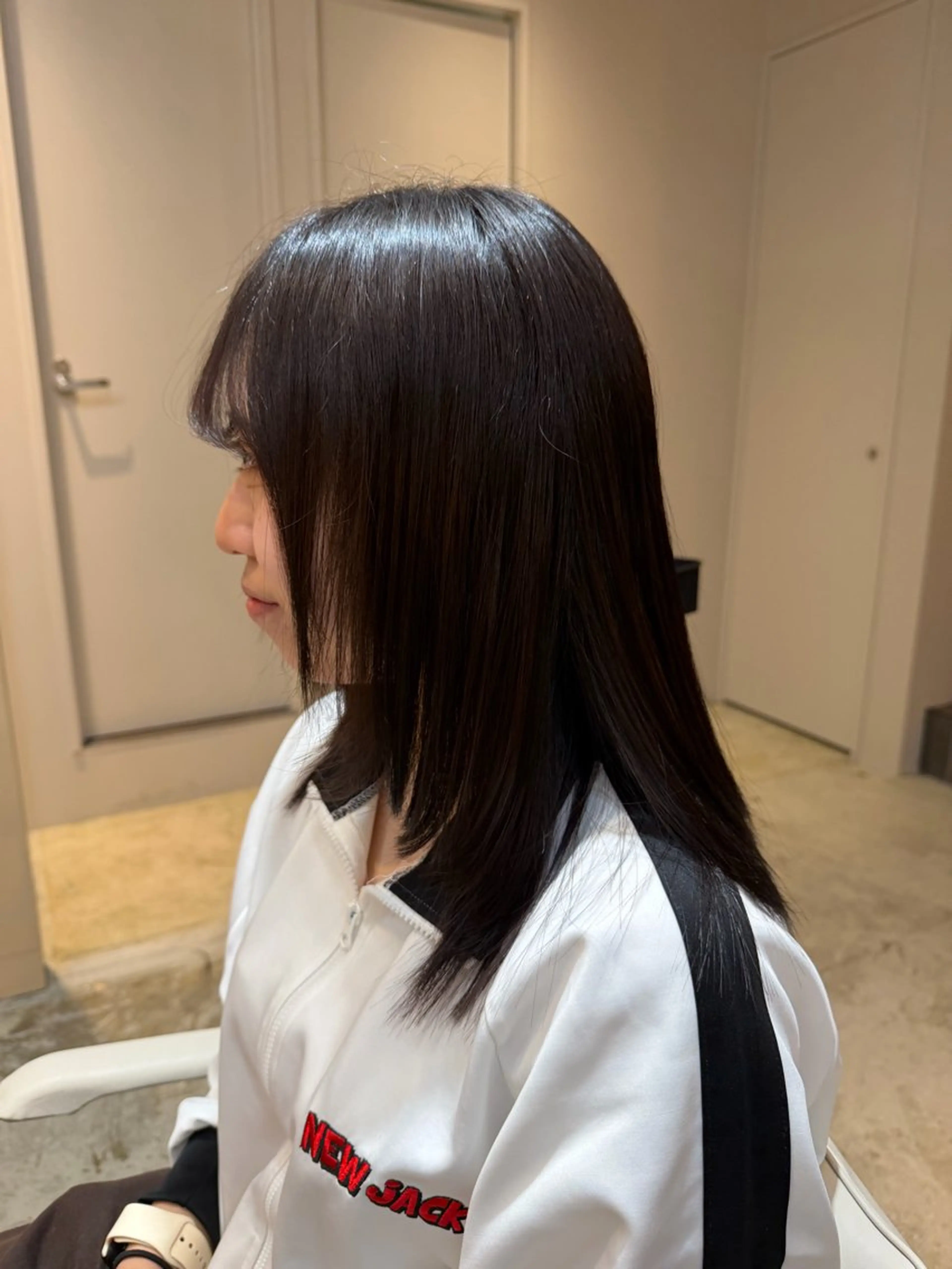 ミディアム レイヤーカット 小顔カット 昼田 陸のヘアスタイル