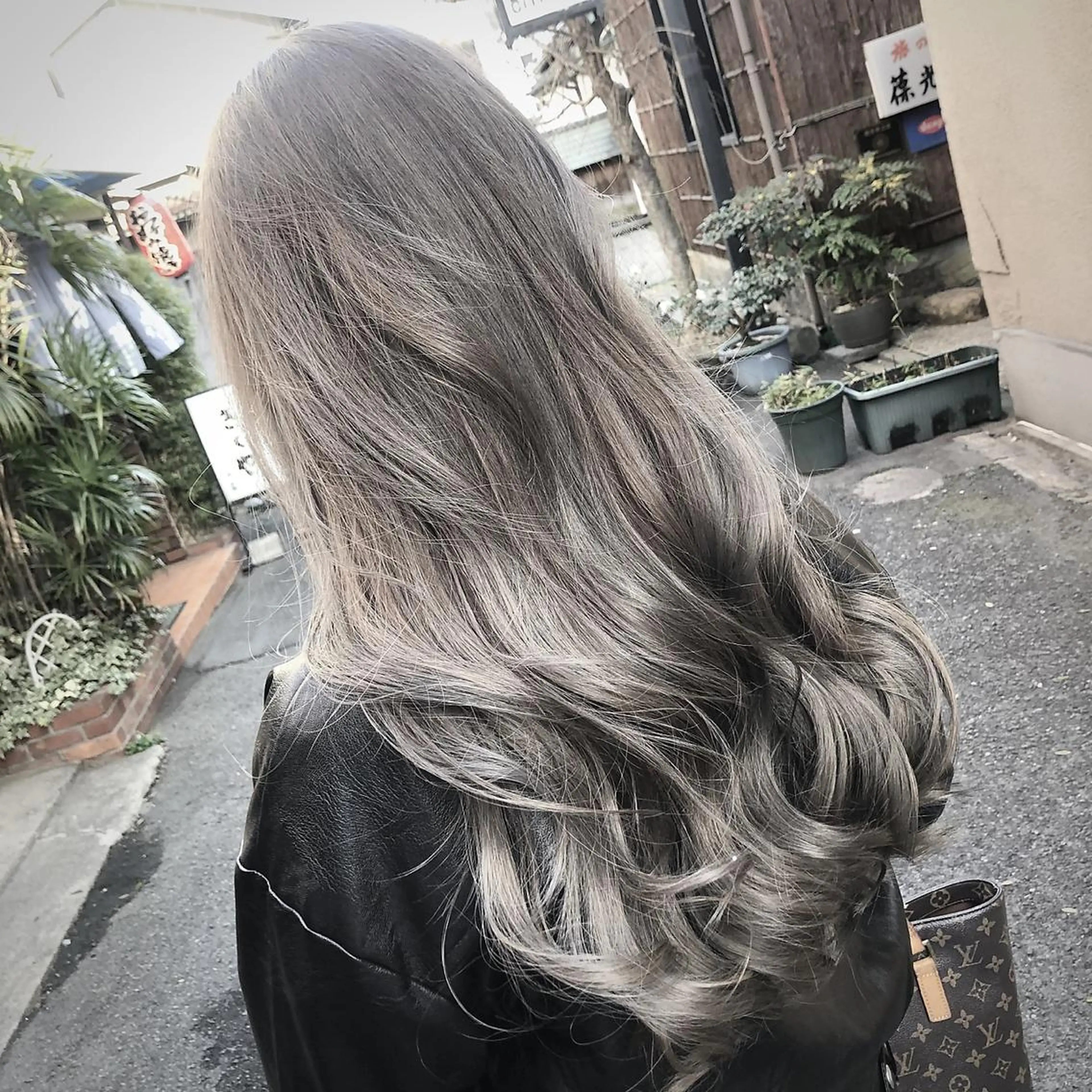 ロング カラー グレージュ エクステ CARAT堺東 Aujua認定サロンのヘアスタイル