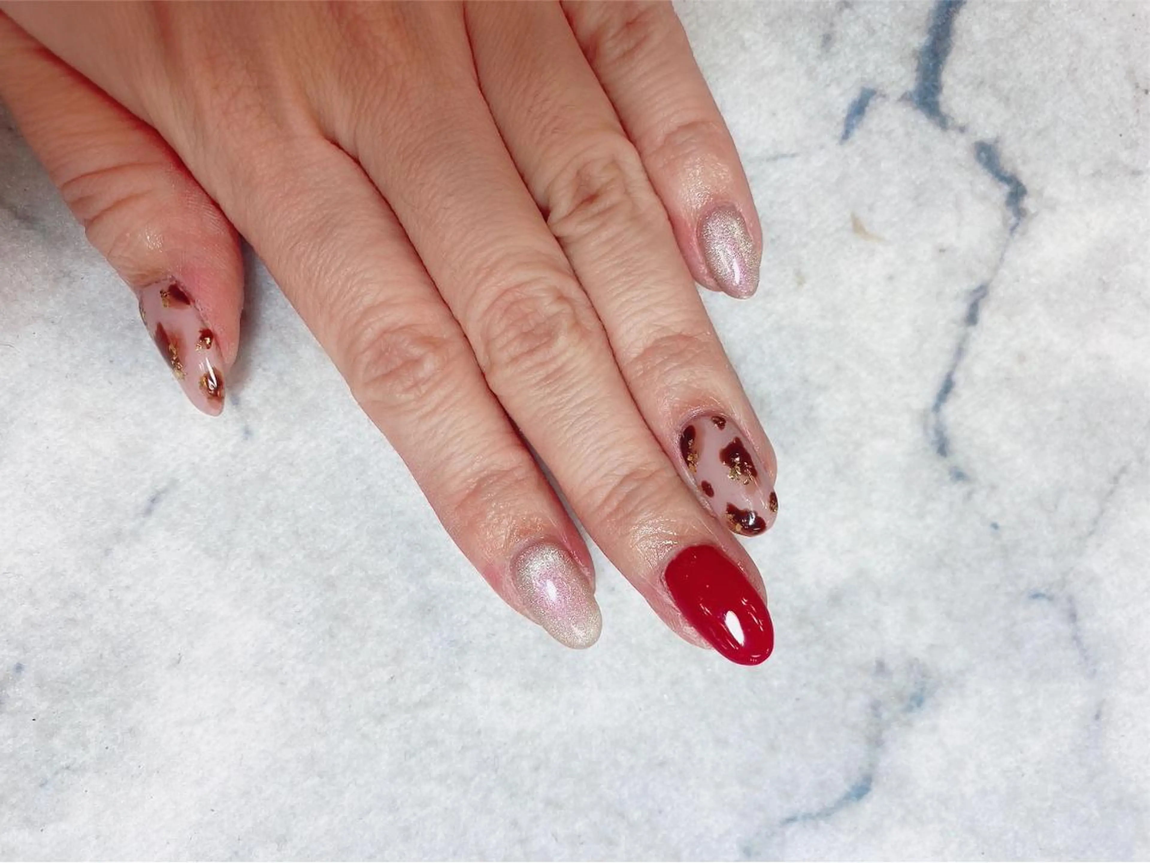 ネイル ネイルリボン 受付スタッフのネイルデザイン