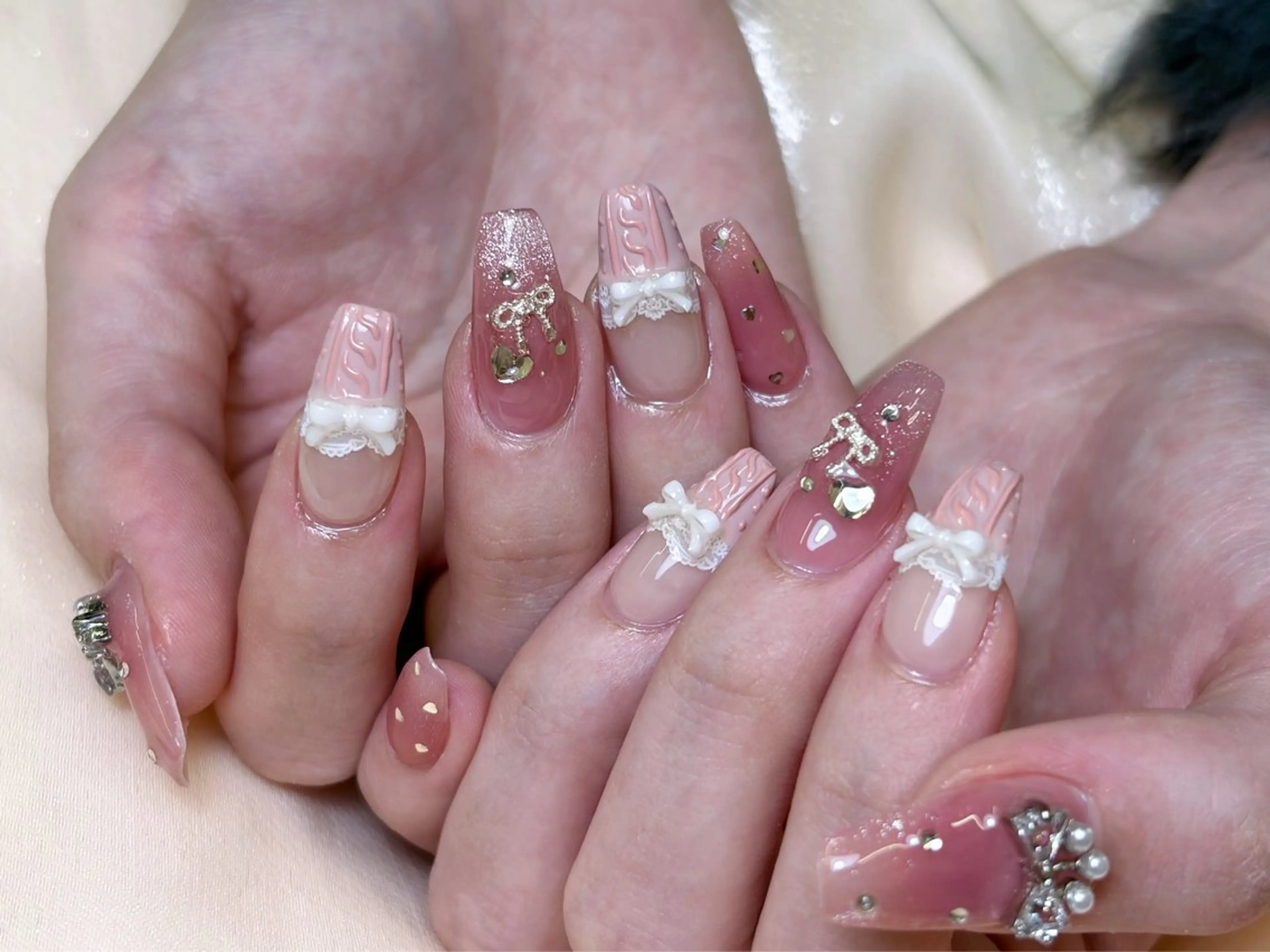 ネイル オーロラネイル 長さ出し フレンチネイル ジェルネイル ガラスフレンチ ハンドネイル Rela・S NAILのネイルデザイン