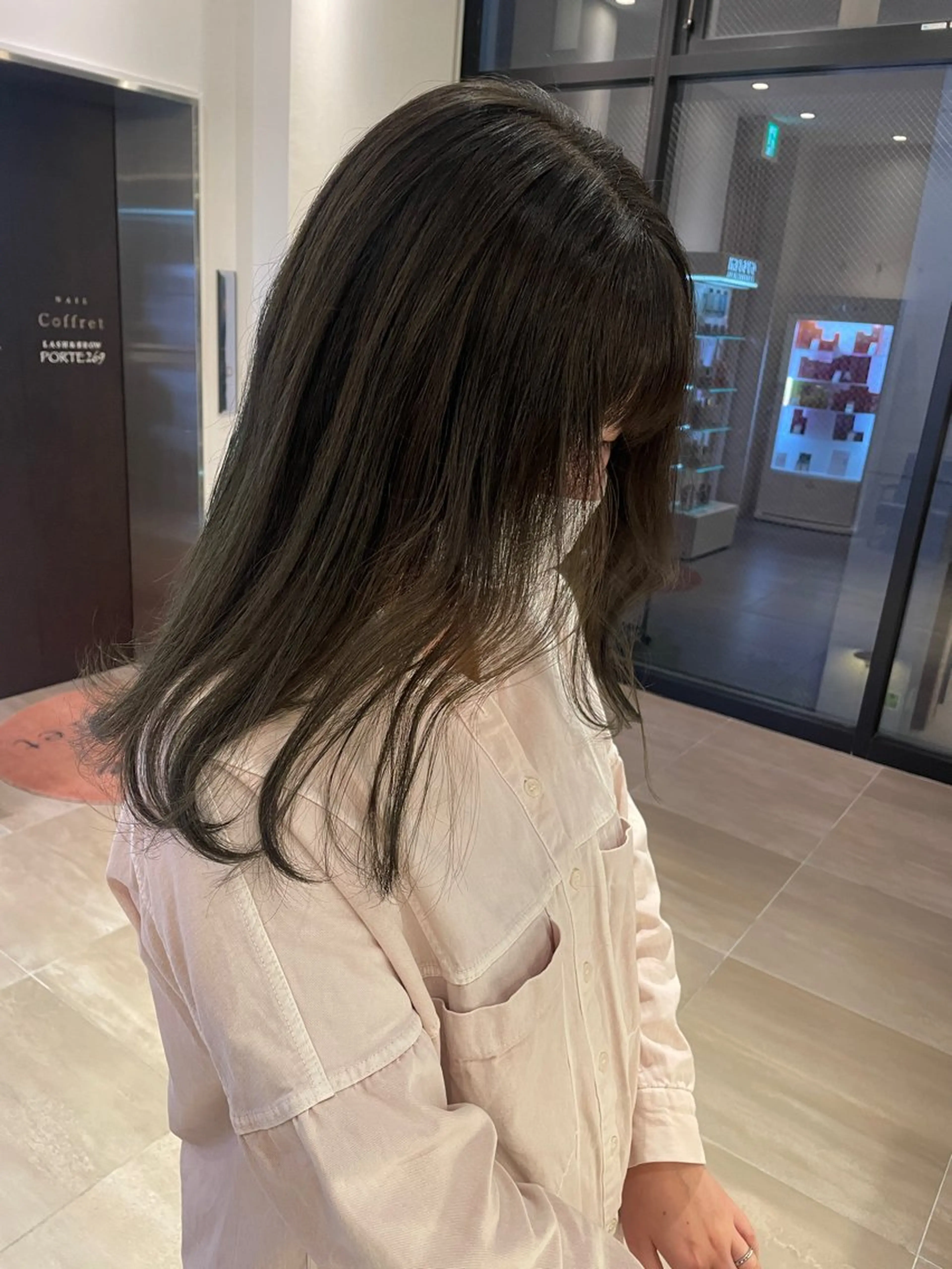 セミロング 平井 よし乃のヘアスタイル