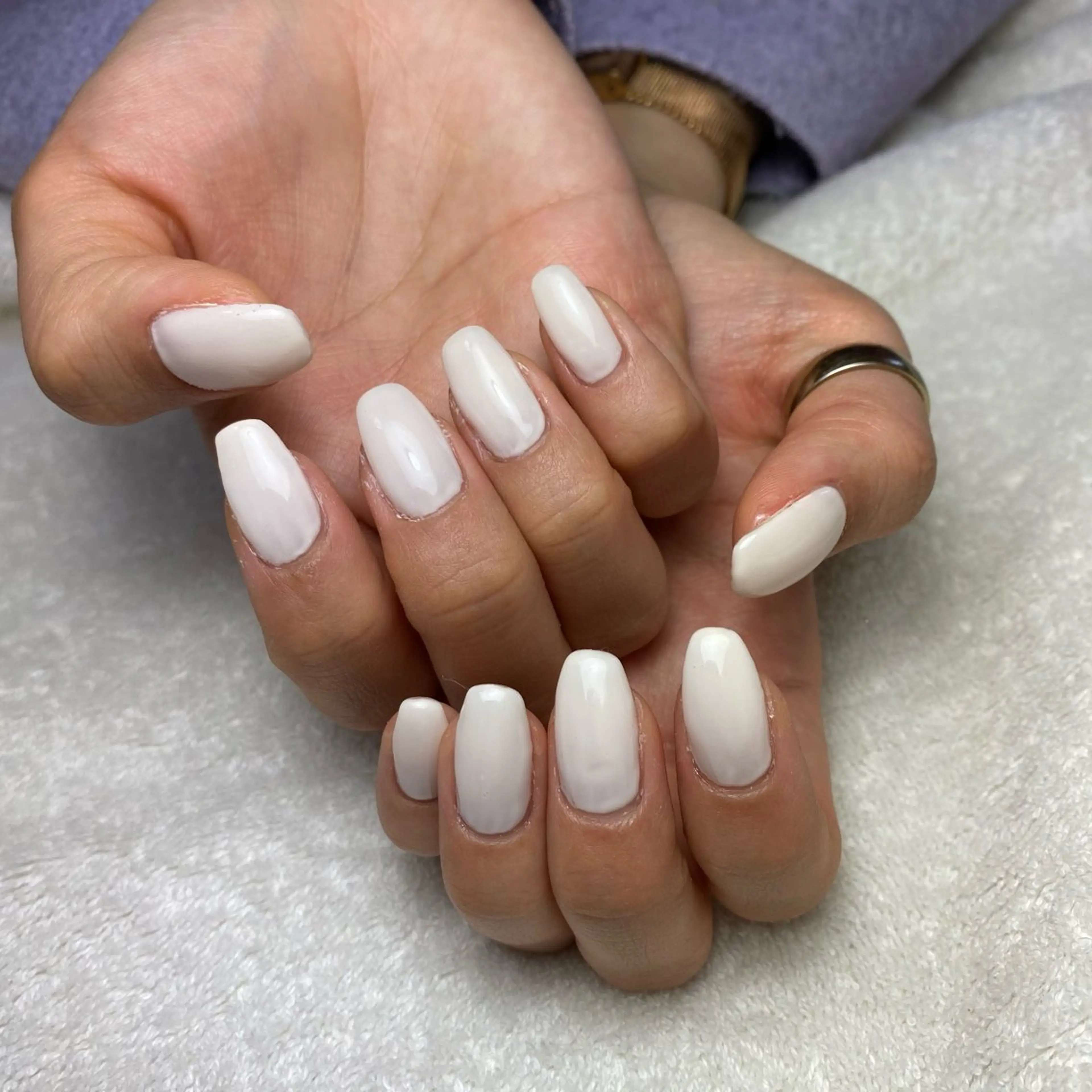 ネイル ワンカラーネイル 夏ネイル ホワイト ハンドネイル COCO+所属・COCO +のエステ・リラクイメージ