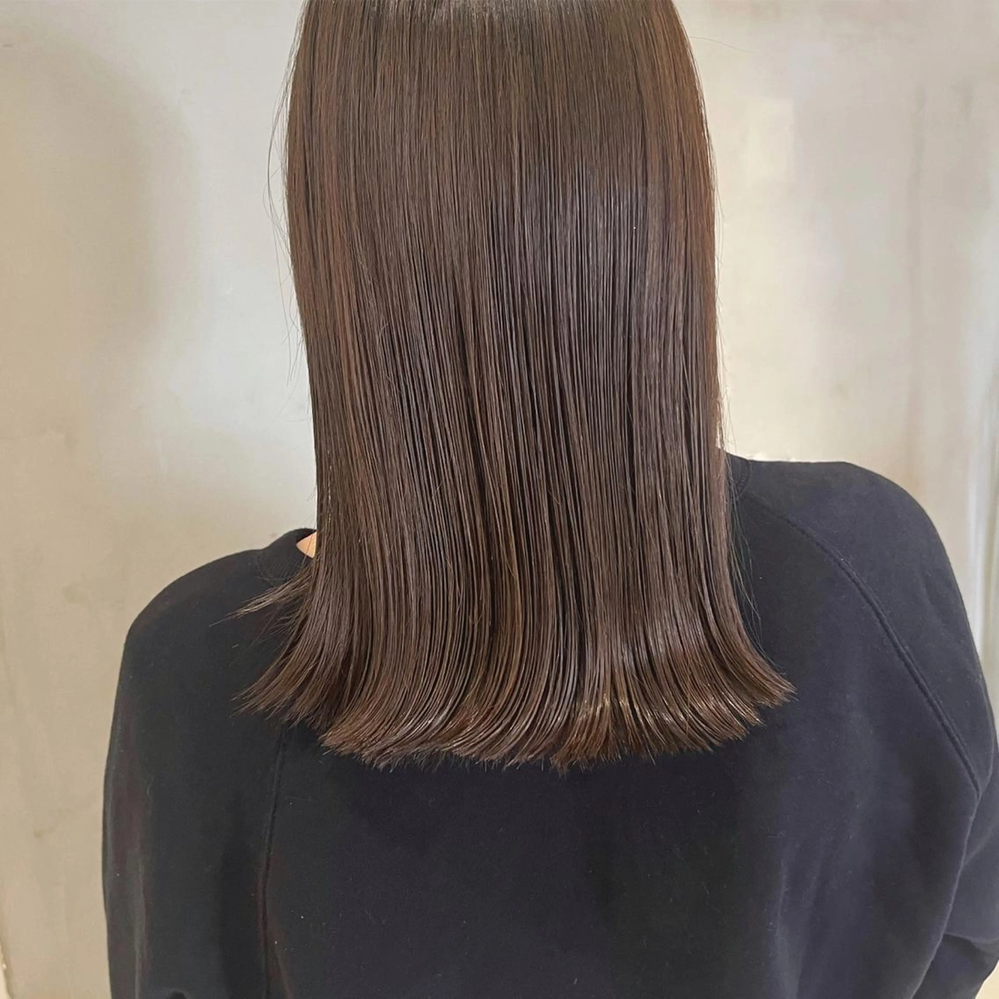 ミディアム カラー ベージュカラー ブラウンカラー ブラウンベージュ 透明感カラー グレージュ カット ヘアカラー トリートメント ヘッドスパ ヘアセット カジュアルを女っぽく 𝗮𝘆𝗮𝗰𝗼のヘアスタイル