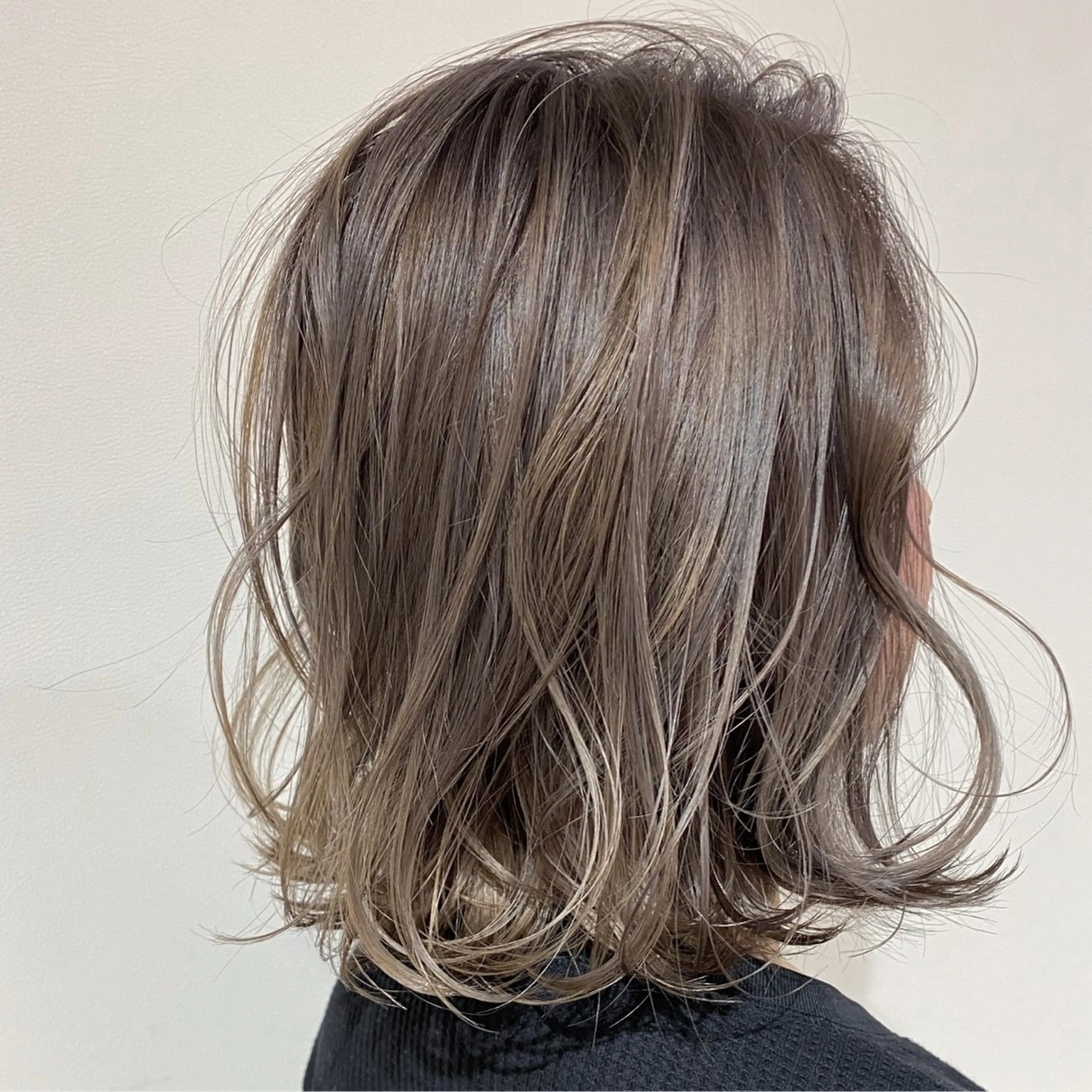 ショート カラー アッシュ バレイヤージュ ベージュカラー ブリーチ ケアブリーチ AMI Hair  supply所属・髪質改善カラー韓国風 レイヤーtudaのヘアスタイル