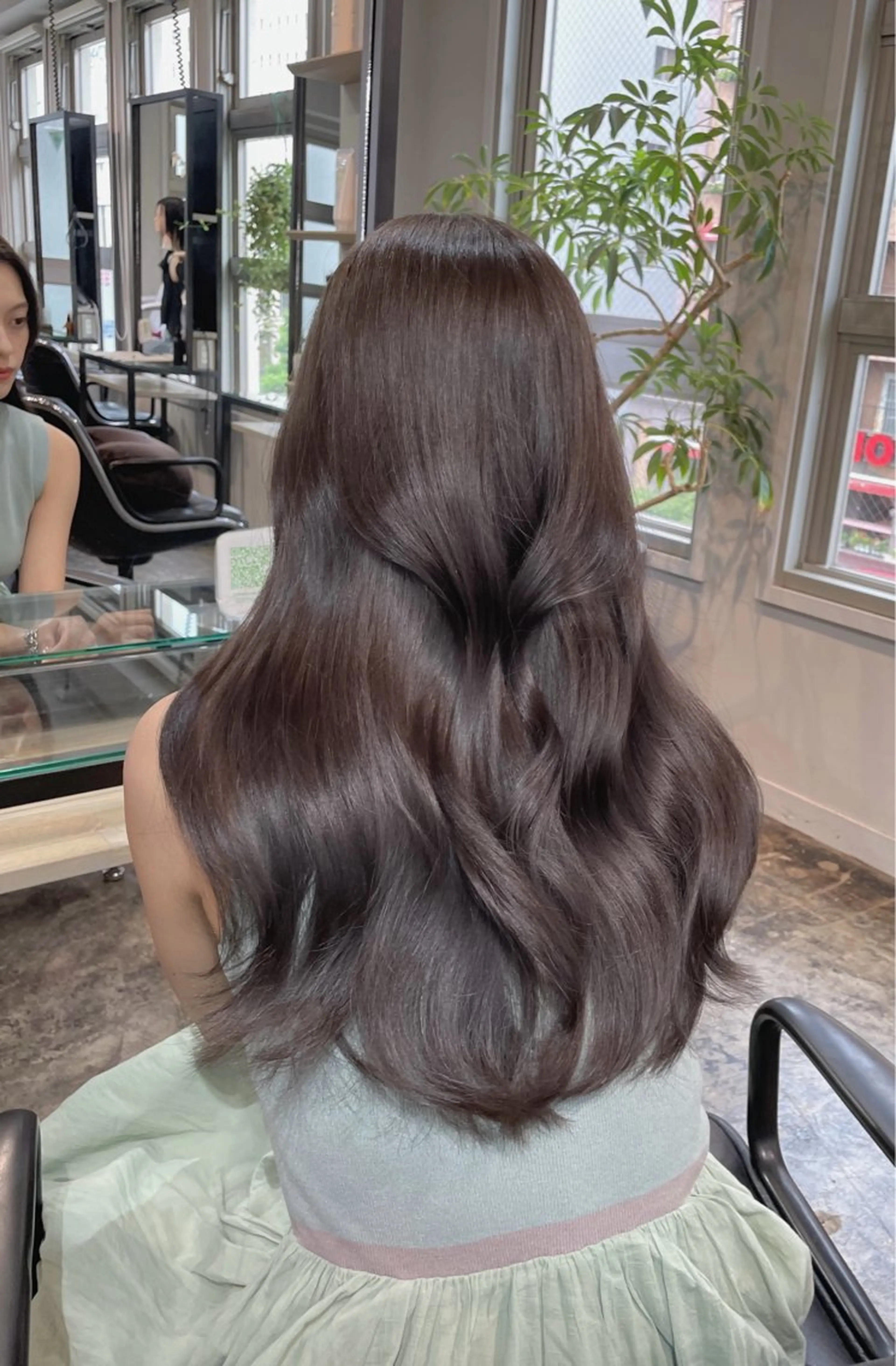 ロング カラー ブラウンカラー レイヤーカット 元町神戸 國井椋介のヘアスタイル