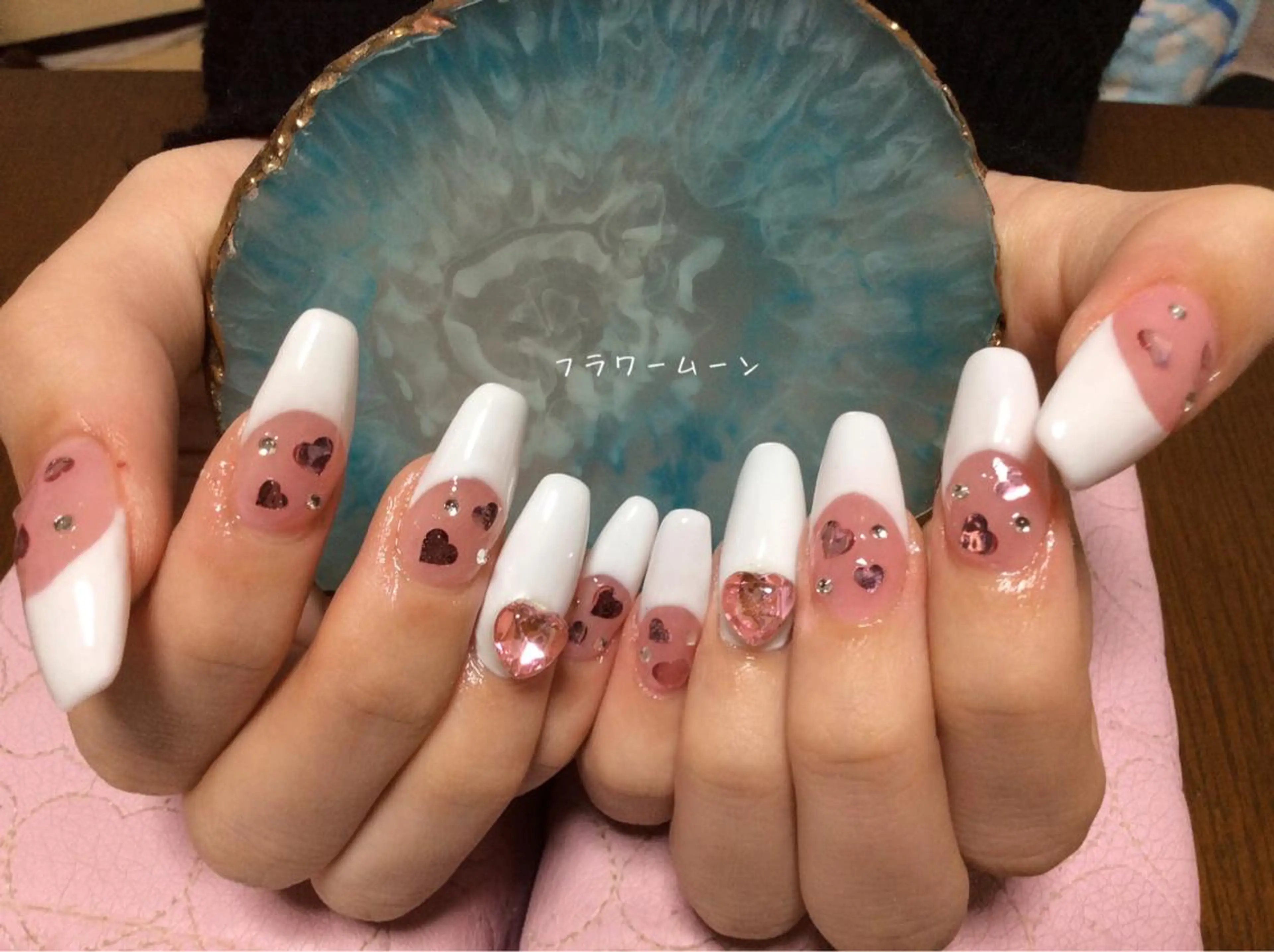 ネイル フラワー ムーンのネイルデザイン