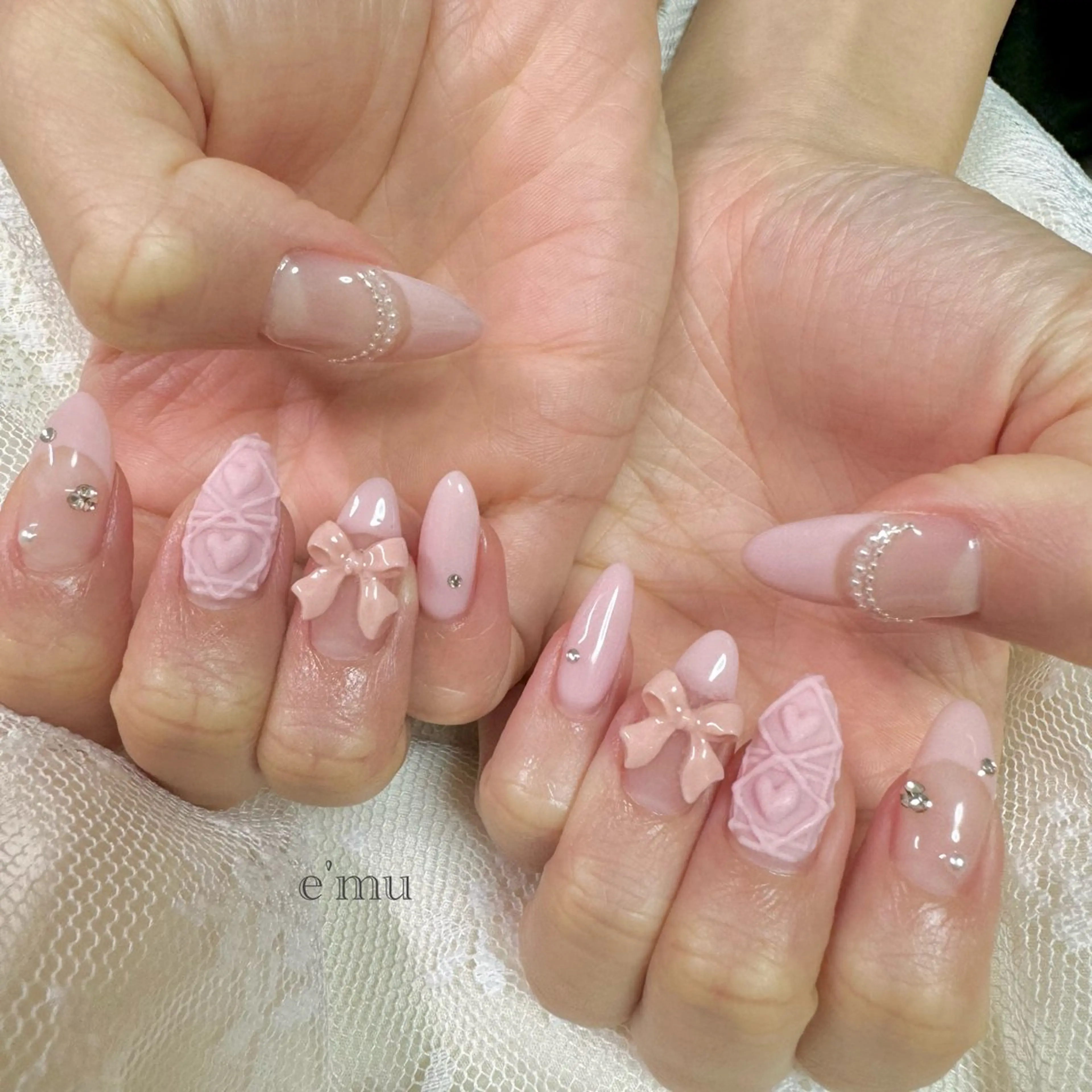 ネイル ガーリー ハンドネイル nail salon e'mu💐のネイルデザイン