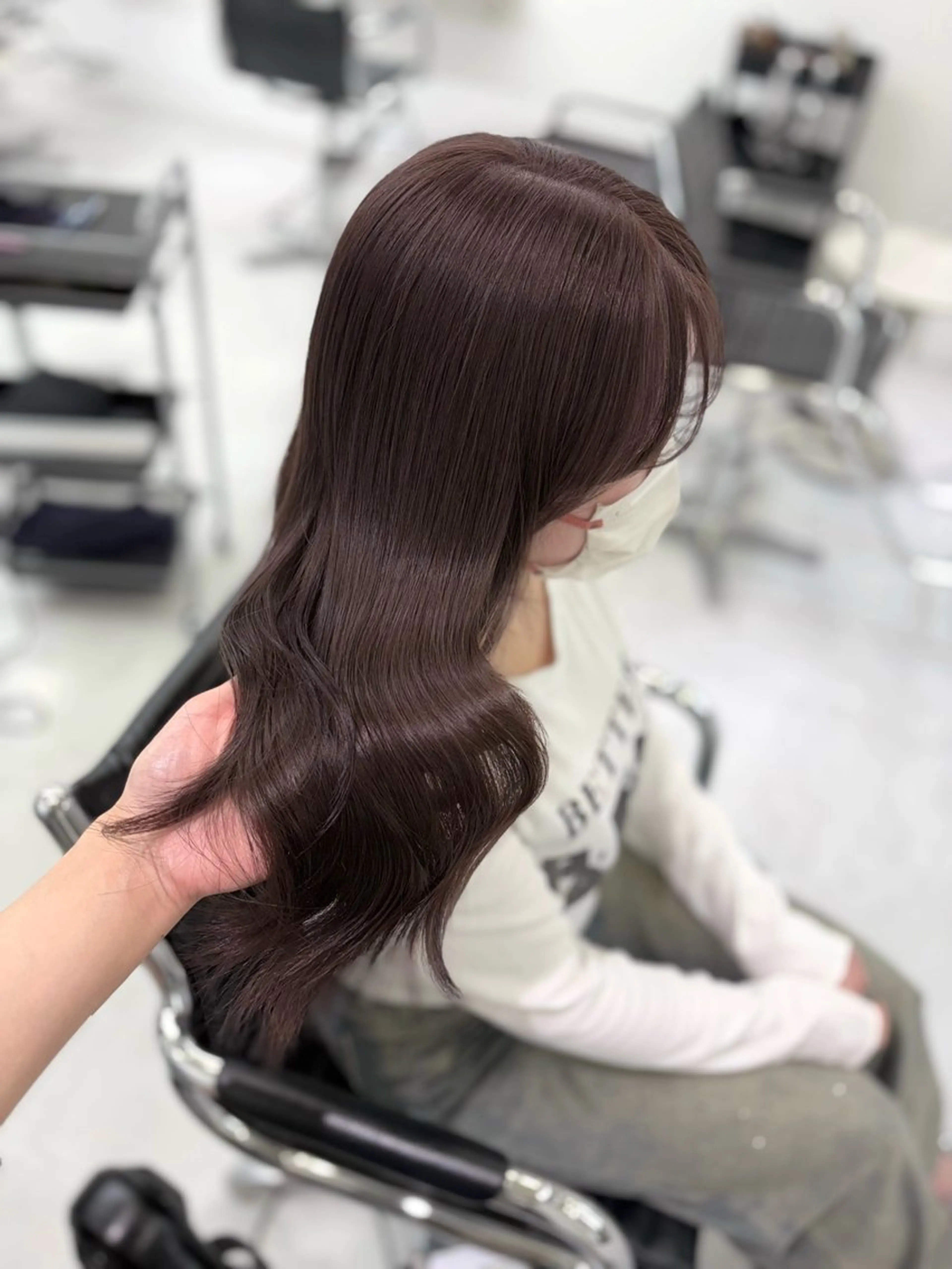 ロング カラー ワンホン級艶髪 🤍𝑀𝐼𝐻𝑂のヘアスタイル