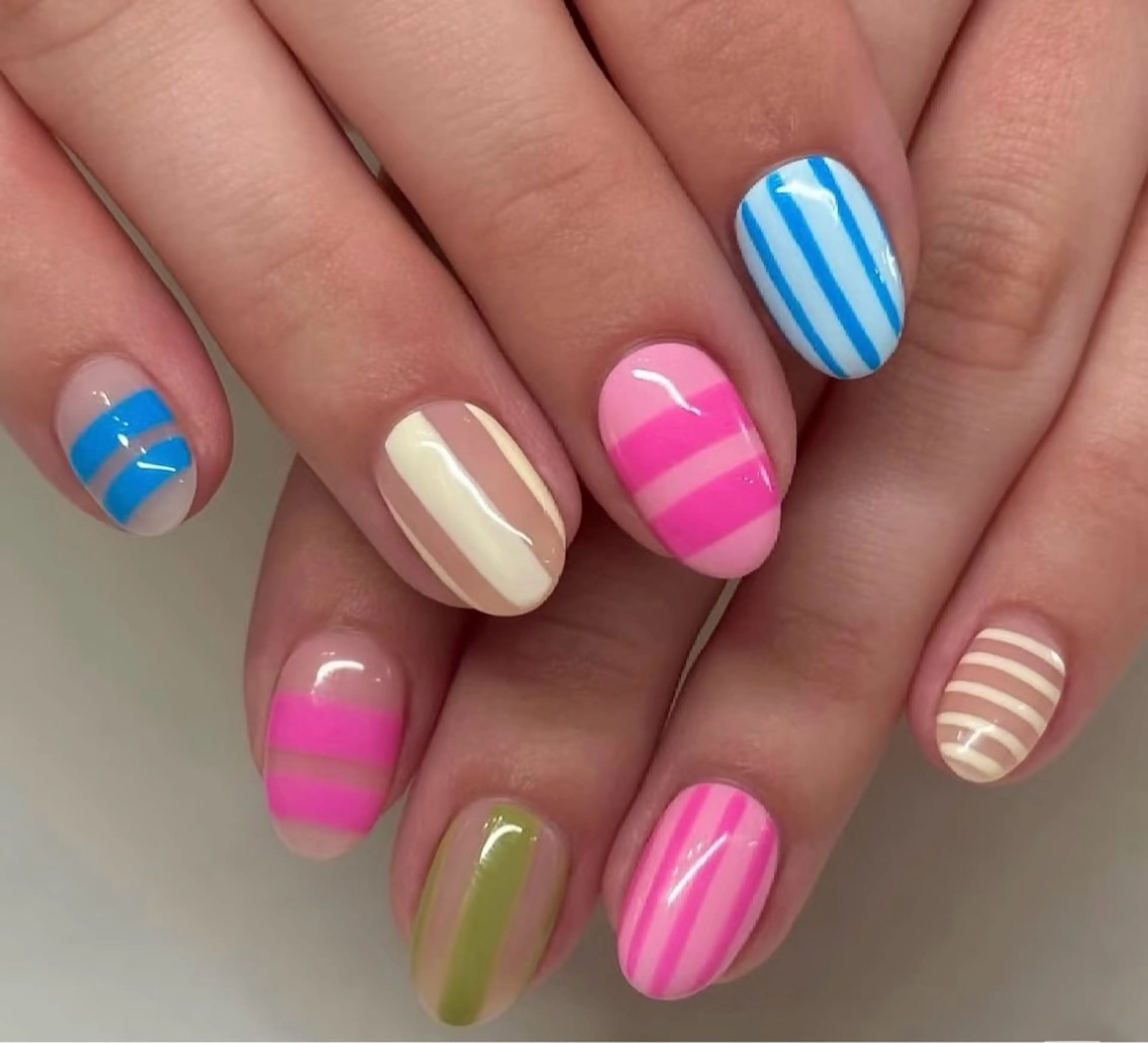 ネイル ハンドネイル ハンドケア Kaka_ パラジェル、長さだしのネイルデザイン