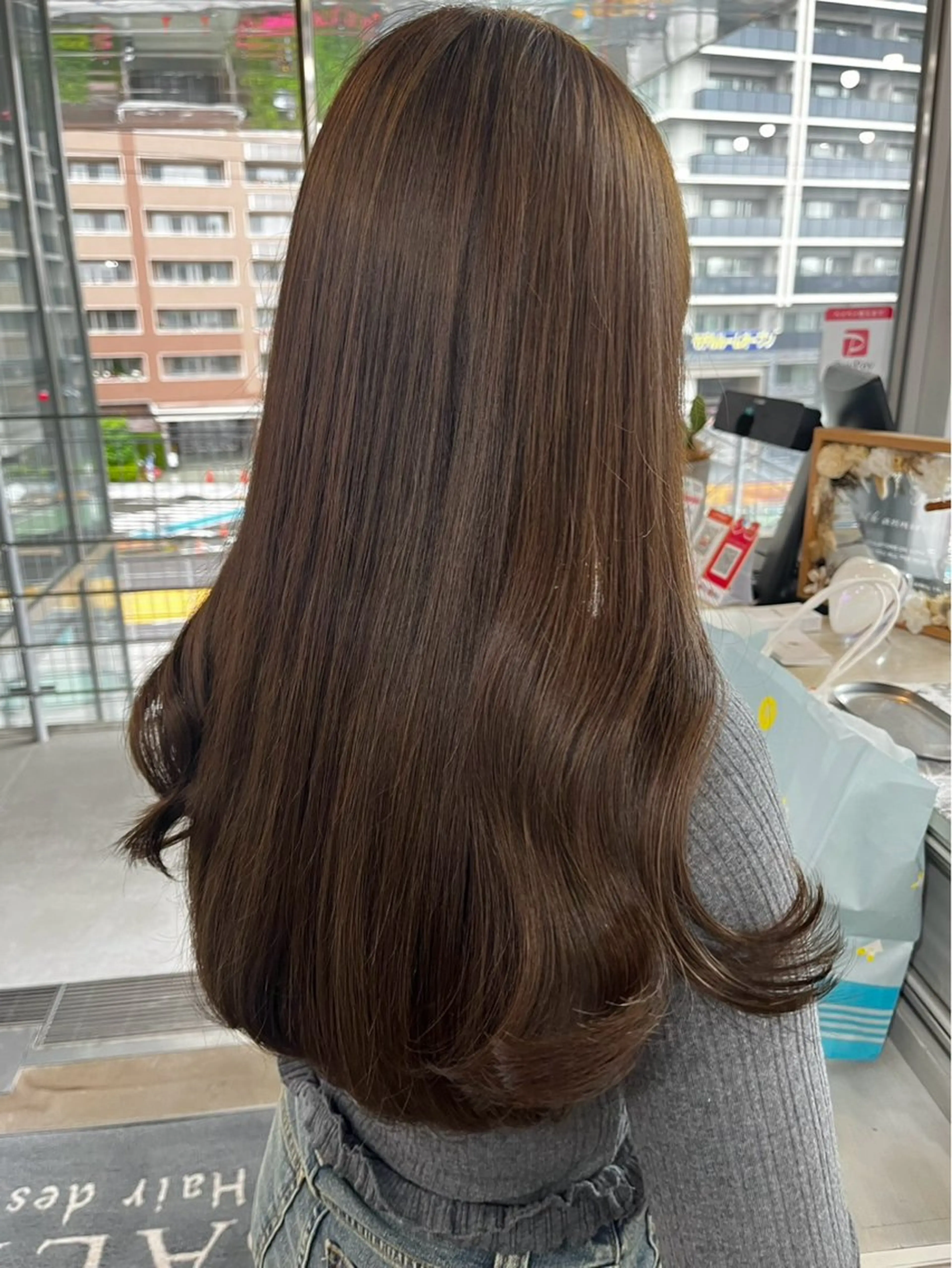 ロング カラー ベージュカラー オリーブベージュ ヘアカラー 透明感艶カラー SALTOすずのヘアスタイル