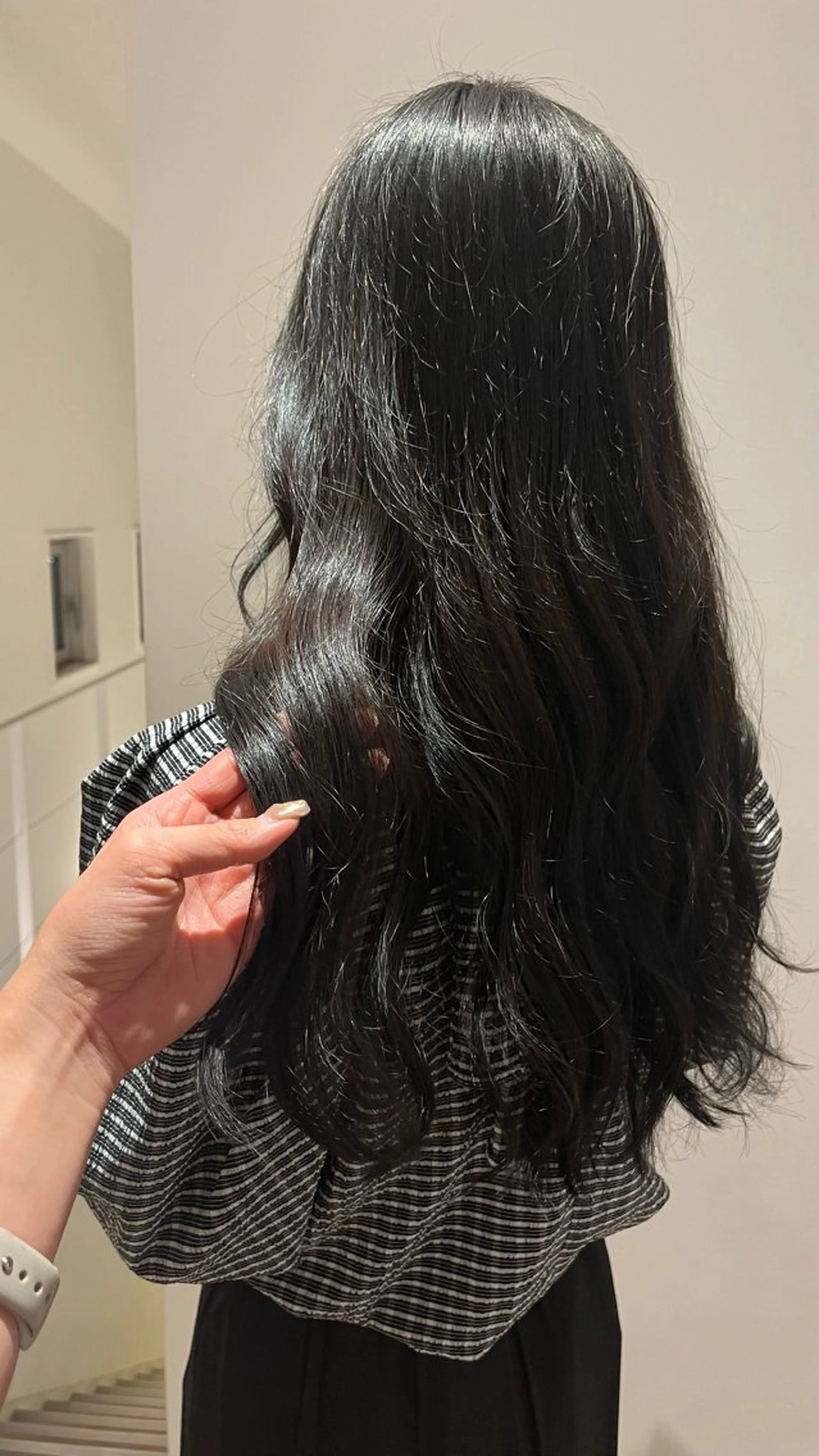 ロング カラー 森山 葵のヘアスタイル