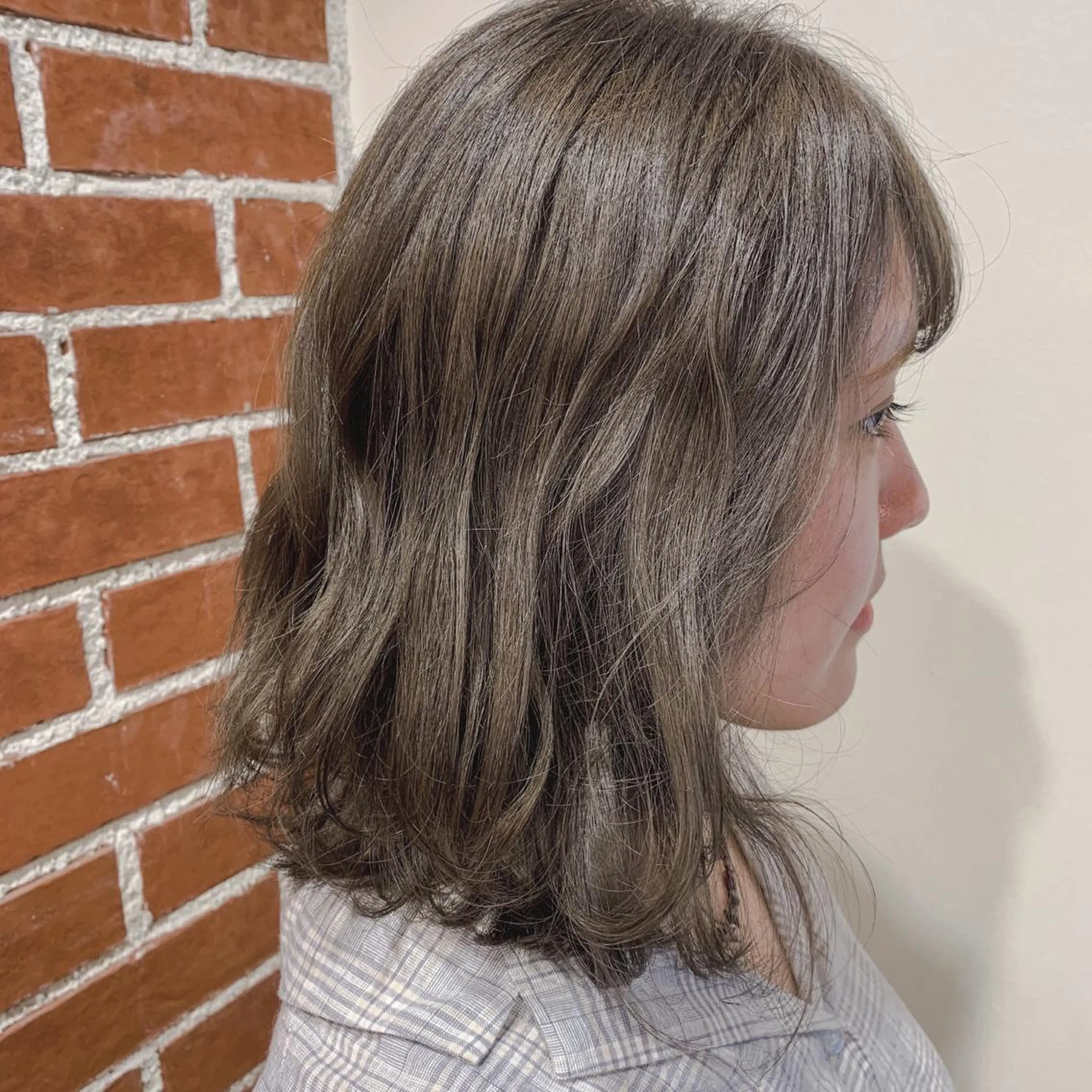 ミディアム カラー ブリーチ グレージュ 岡崎勇人/レイヤー/ 韓国/ケラチンTRのヘアスタイル