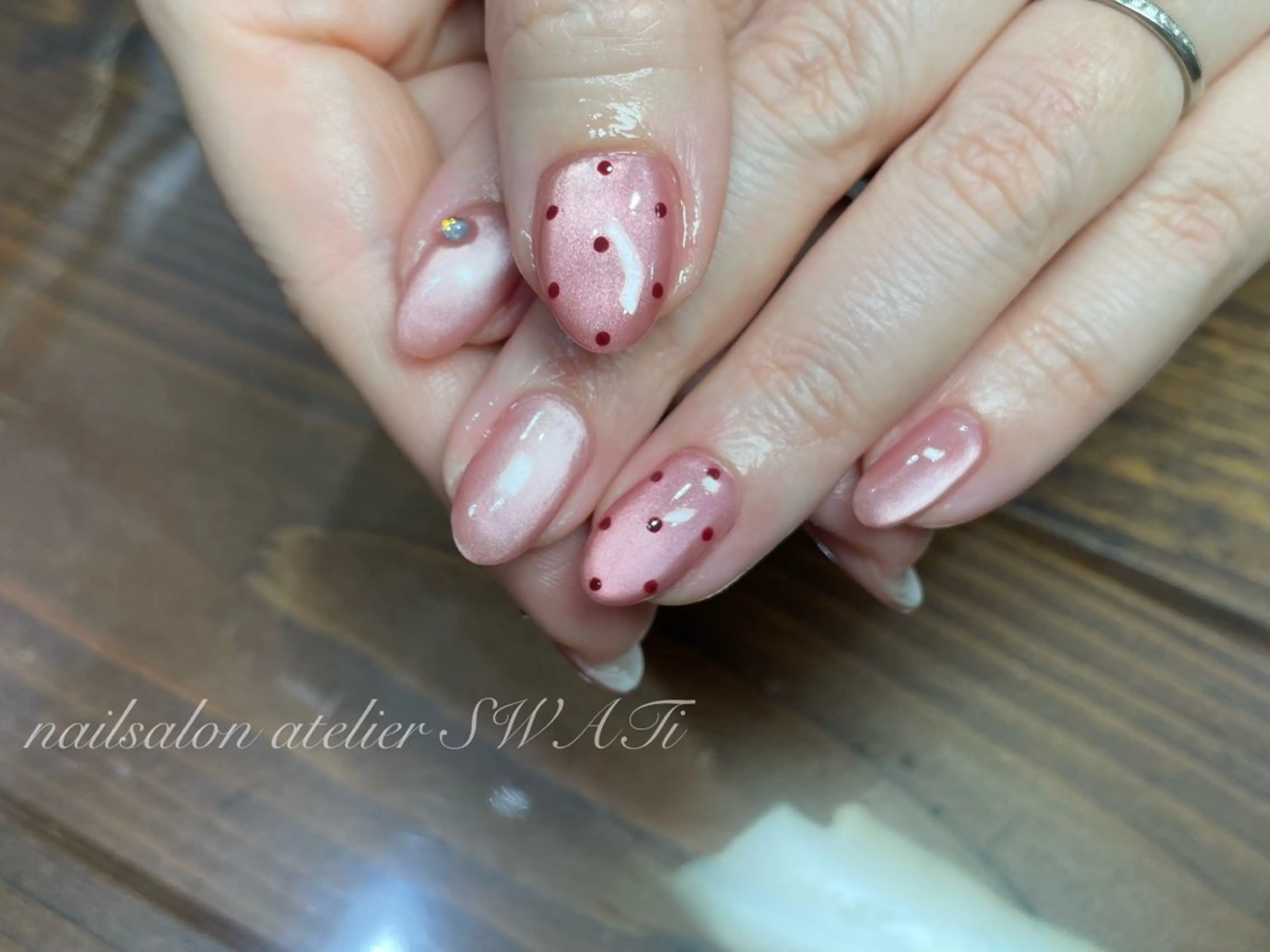 ネイル ドット ハンドネイル nailsalon SWATiのネイルデザイン