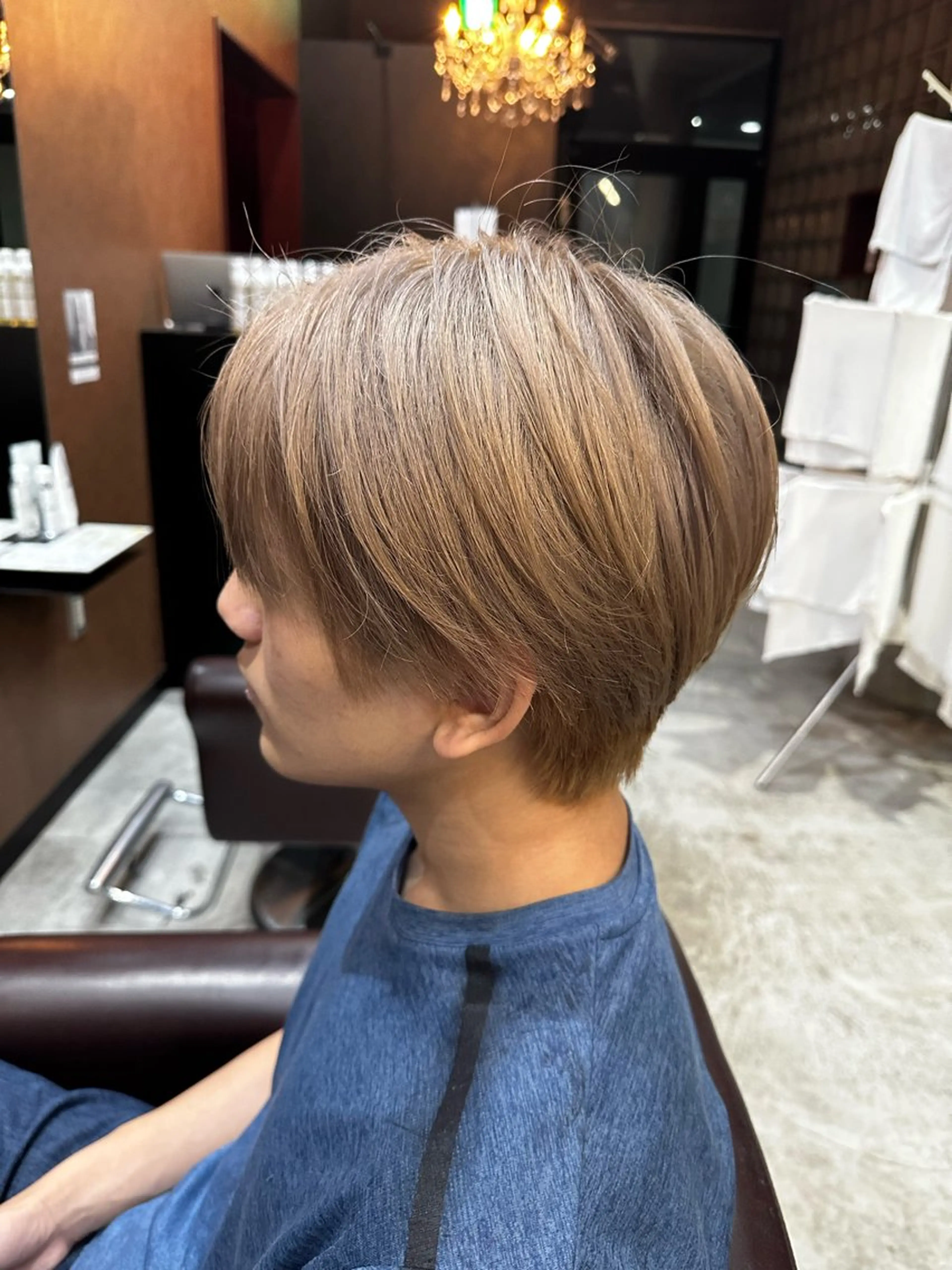 ミディアム カラー メンズ ベージュカラー ミルクティーベージュ カット ヘアカラー 岩永 大夢のヘアスタイル
