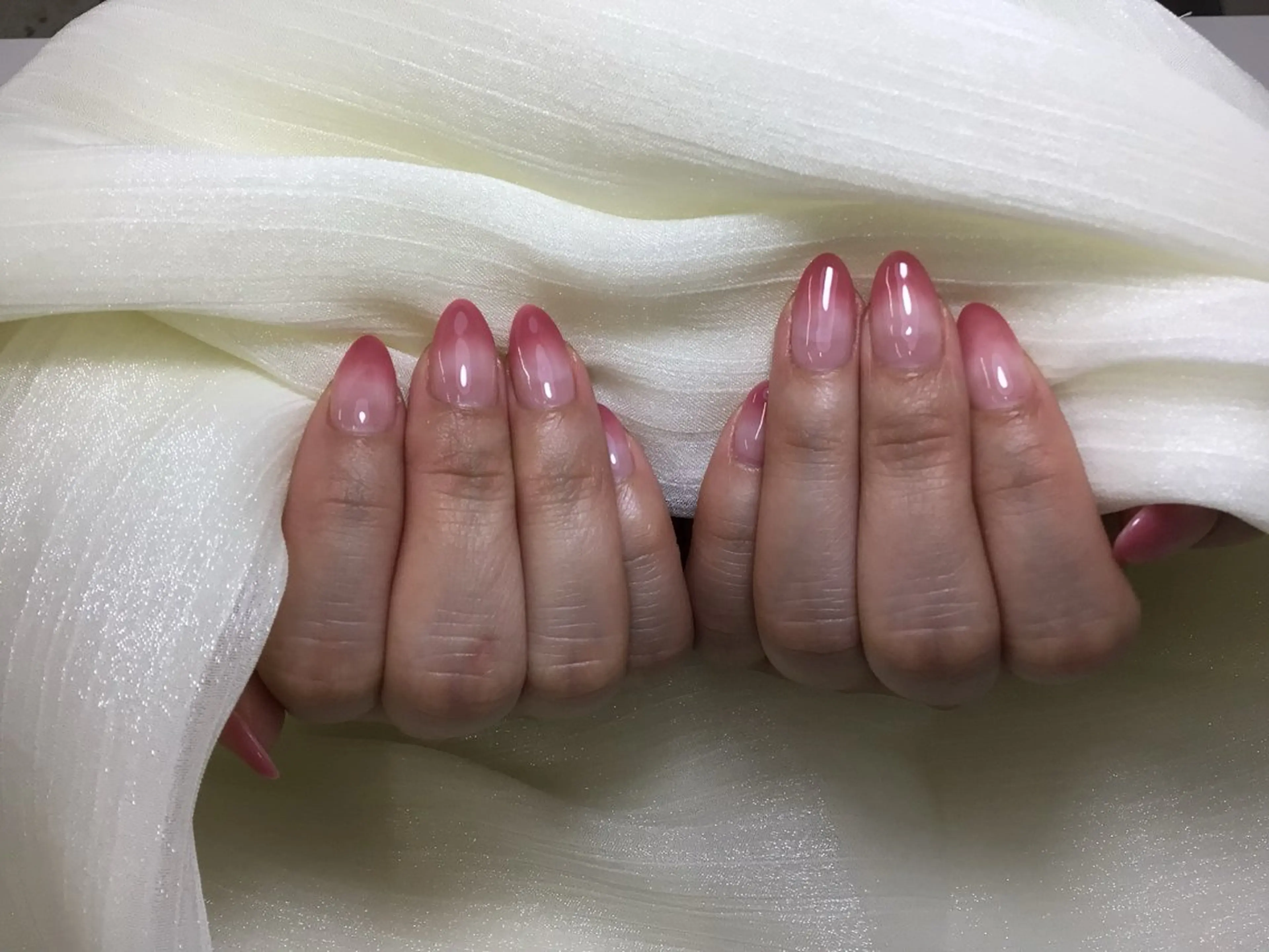 ネイル グラデーション ハンドネイル WHITE NAIL 梅田店 nozomiのネイルデザイン