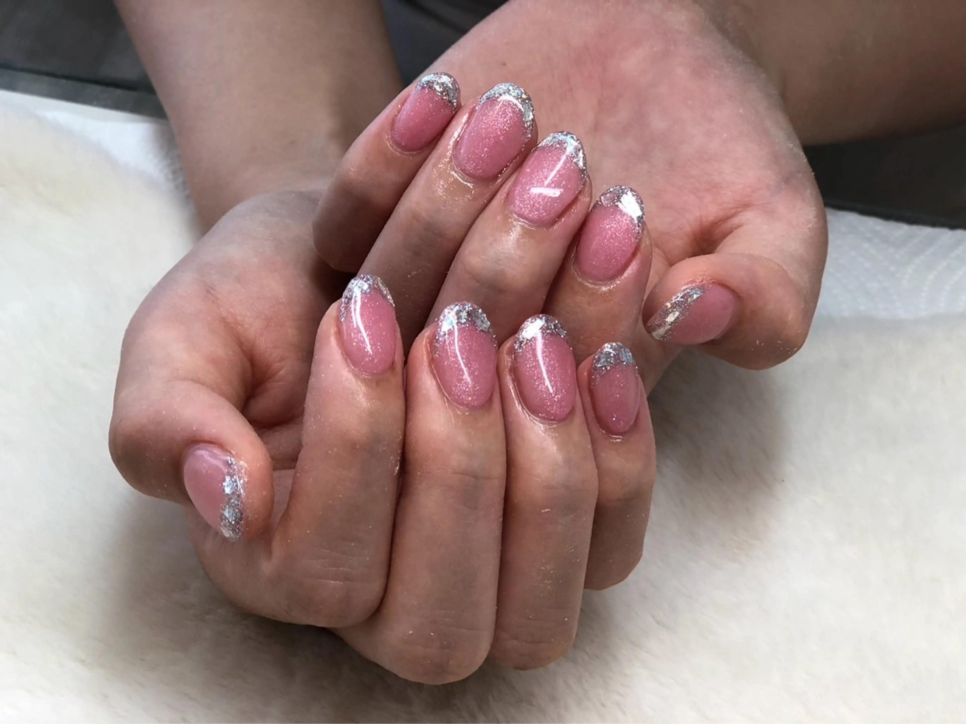 ネイル フレンチネイル ガーリー ガラスフレンチ キラキラネイル シルバー ハンドネイル ハンドケア 心斎橋Salon Epokkuのネイルデザイン