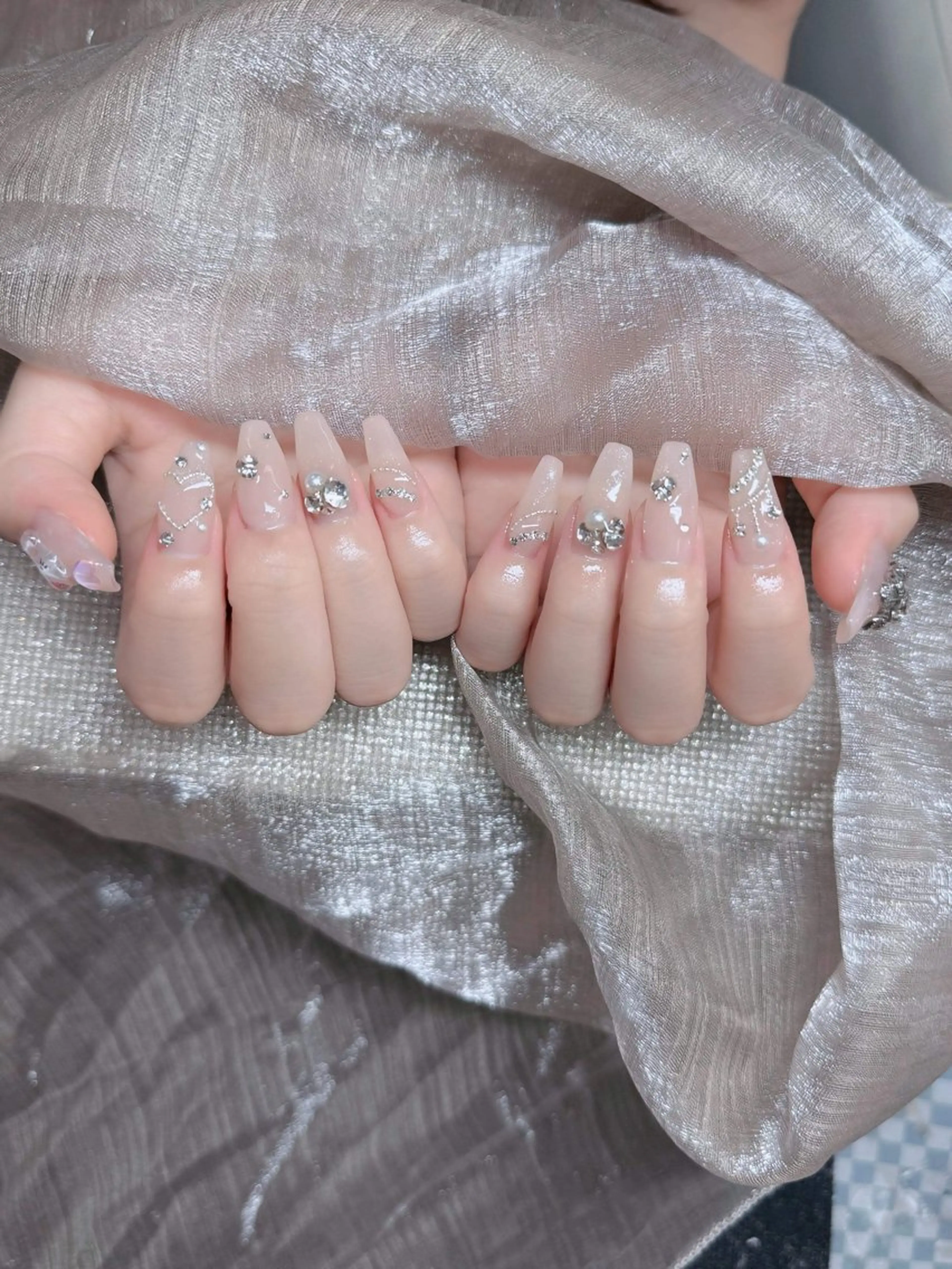 ネイル オーロラネイル チークネイル 長さ出し フットネイル フレンチネイル Anh 歌舞伎町のネイルデザイン