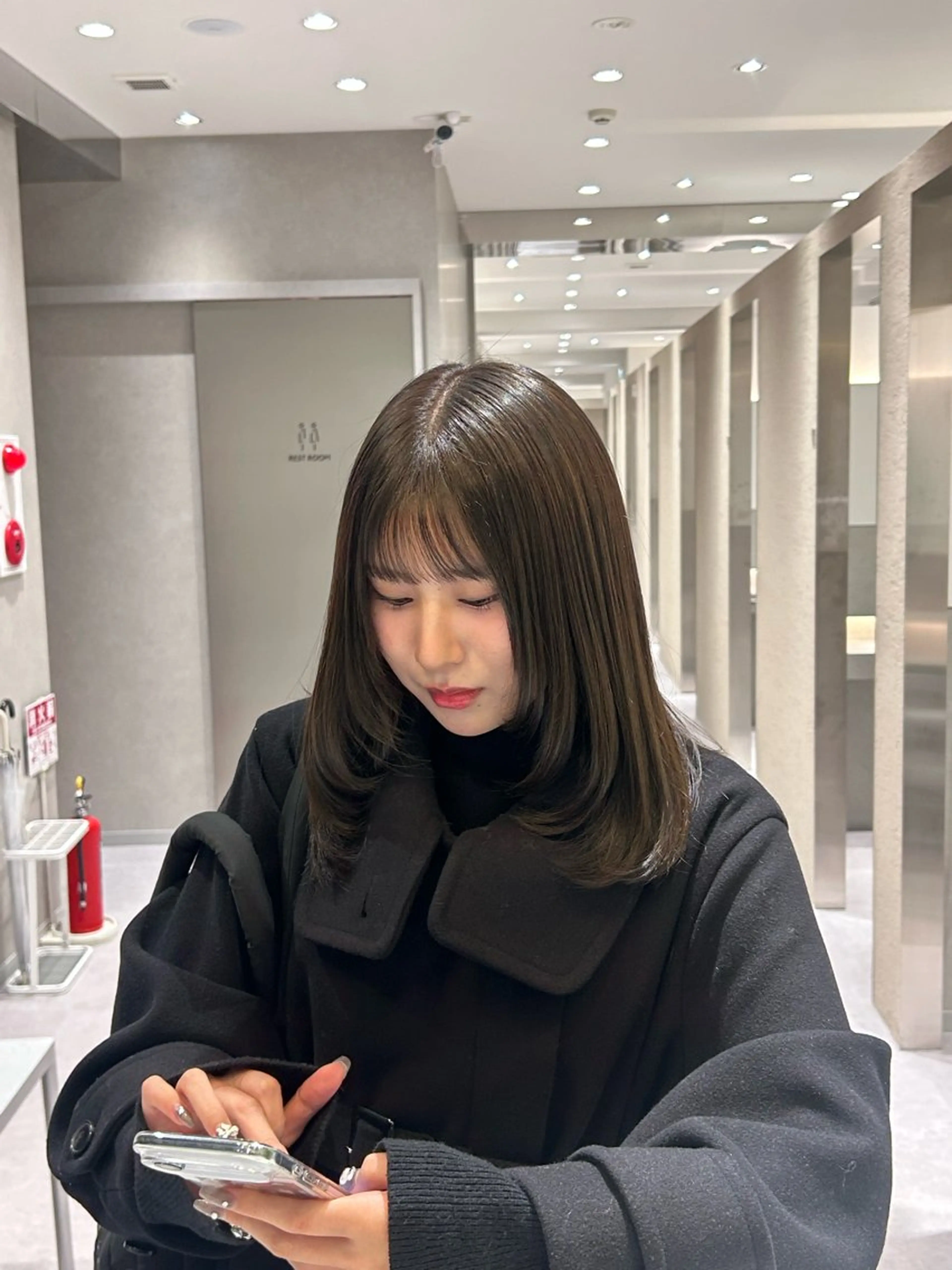 ミディアム カラー ベージュカラー バイオレットカラー SALOWIN 新宿三丁目me+所属・レイヤー/ボブ/ パーマ/HARUKAのヘアスタイル