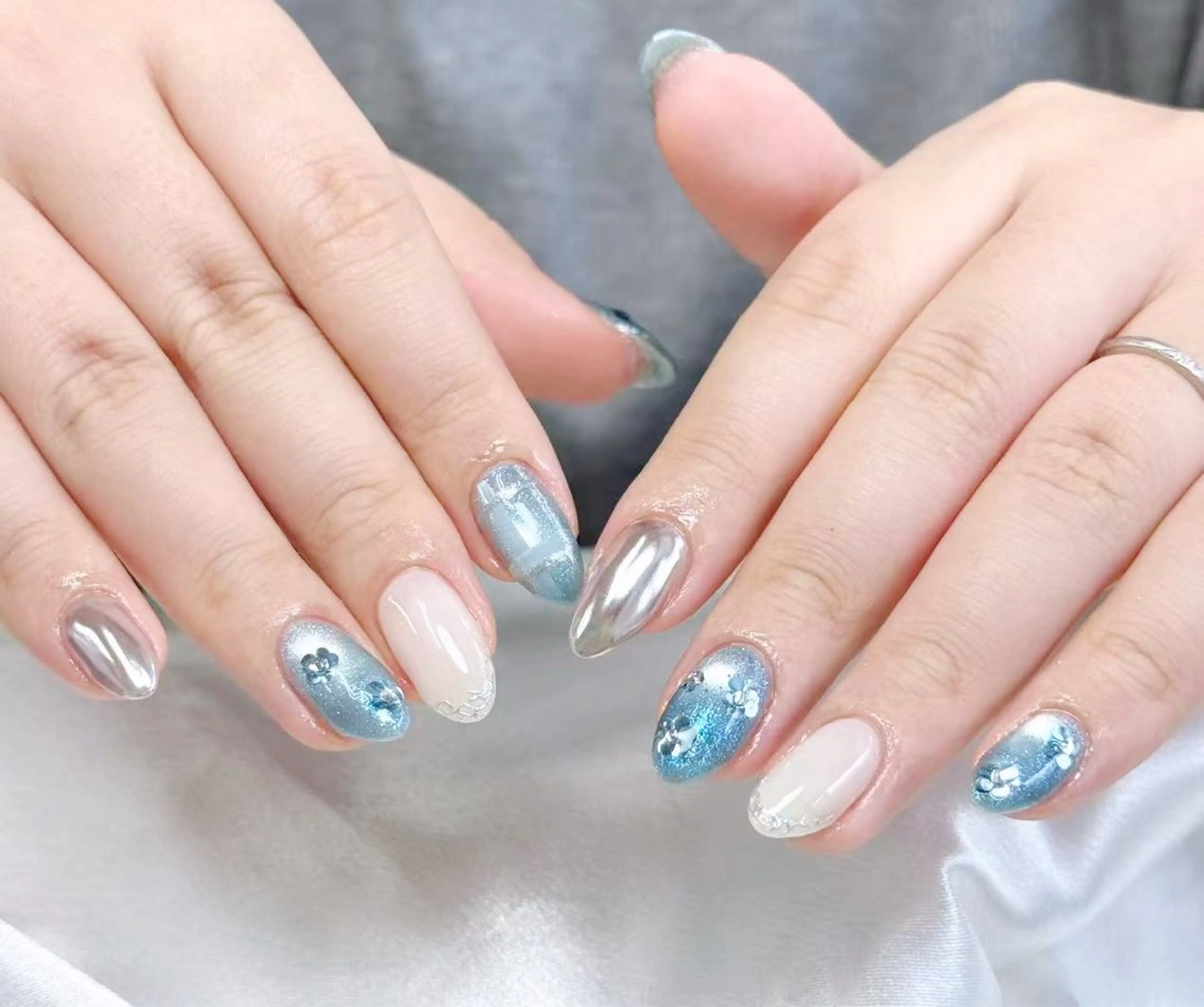 ネイル オーロラネイル ブルー チークネイル フットネイル フレンチネイル ハンドネイル ╹◡╹Mimoミモ Eye&Nailのマツエク・マツパデザイン