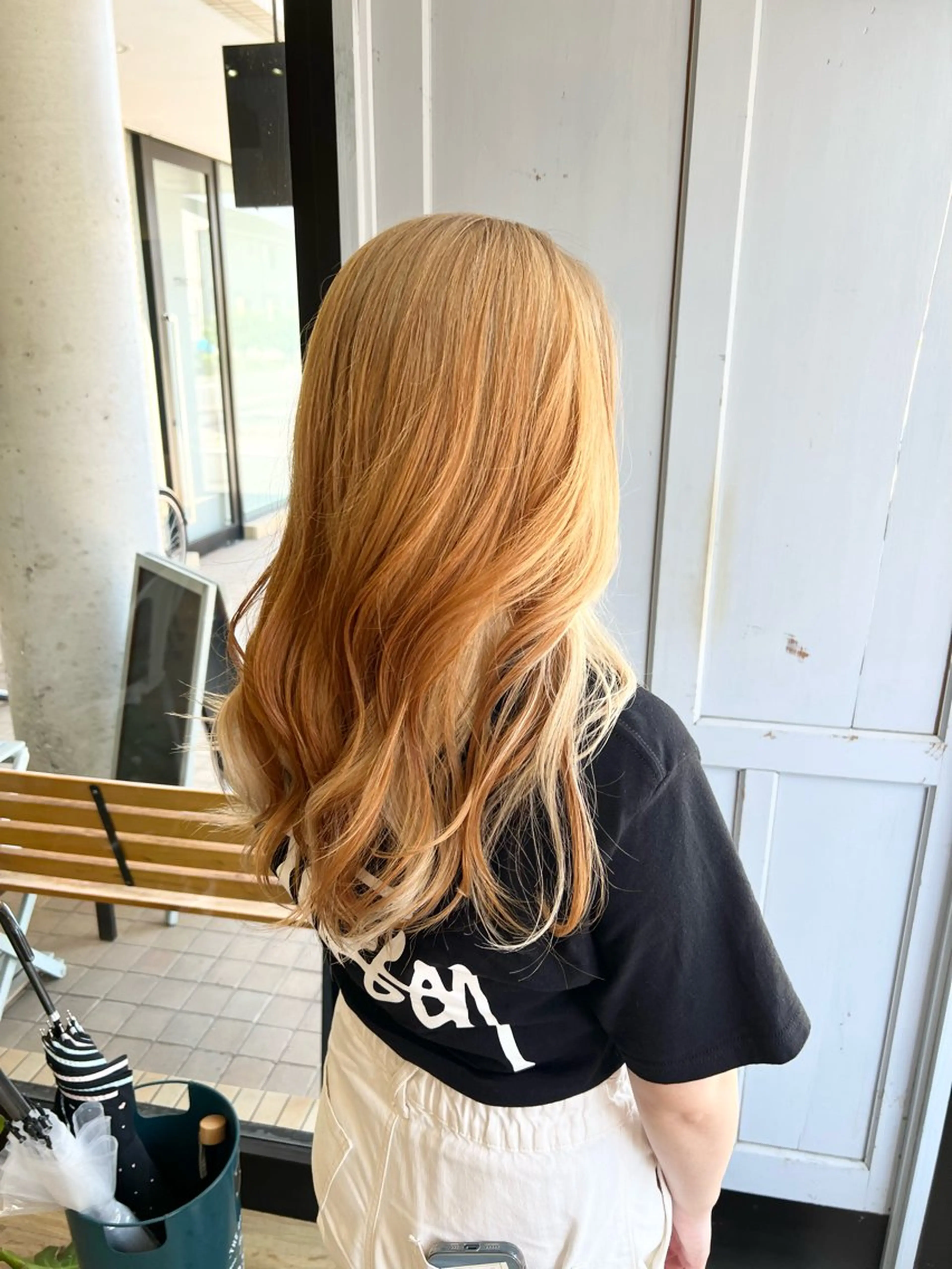 ロング カラー ブロンド ヘアカラー トリートメント 堀 望美のヘアスタイル