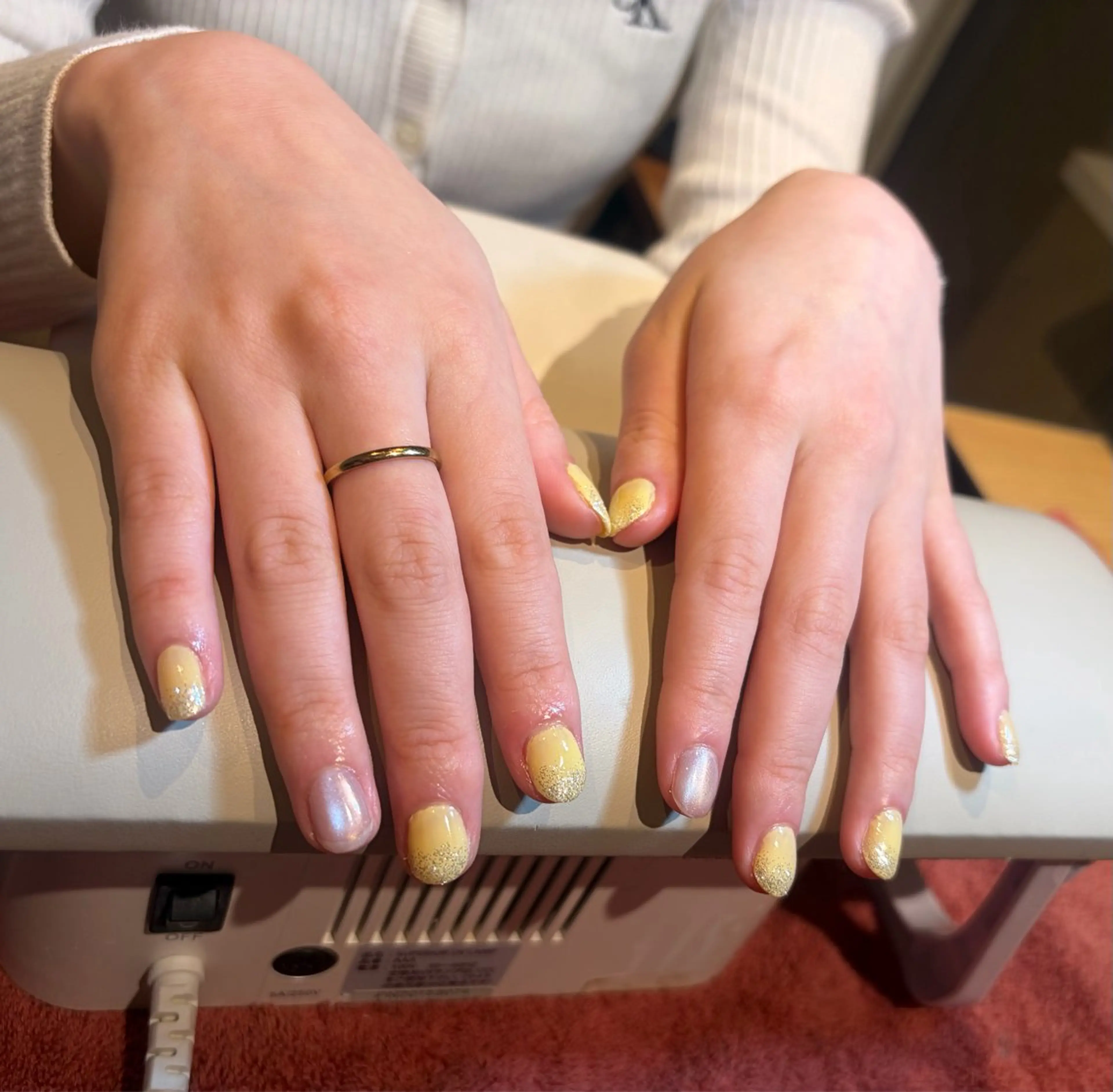 ネイル クリアネイル ラメ(グリッター) ラメグラデーション 黄色 ネイルサヴォイ本厚木 ⭐️あんりのネイルデザイン