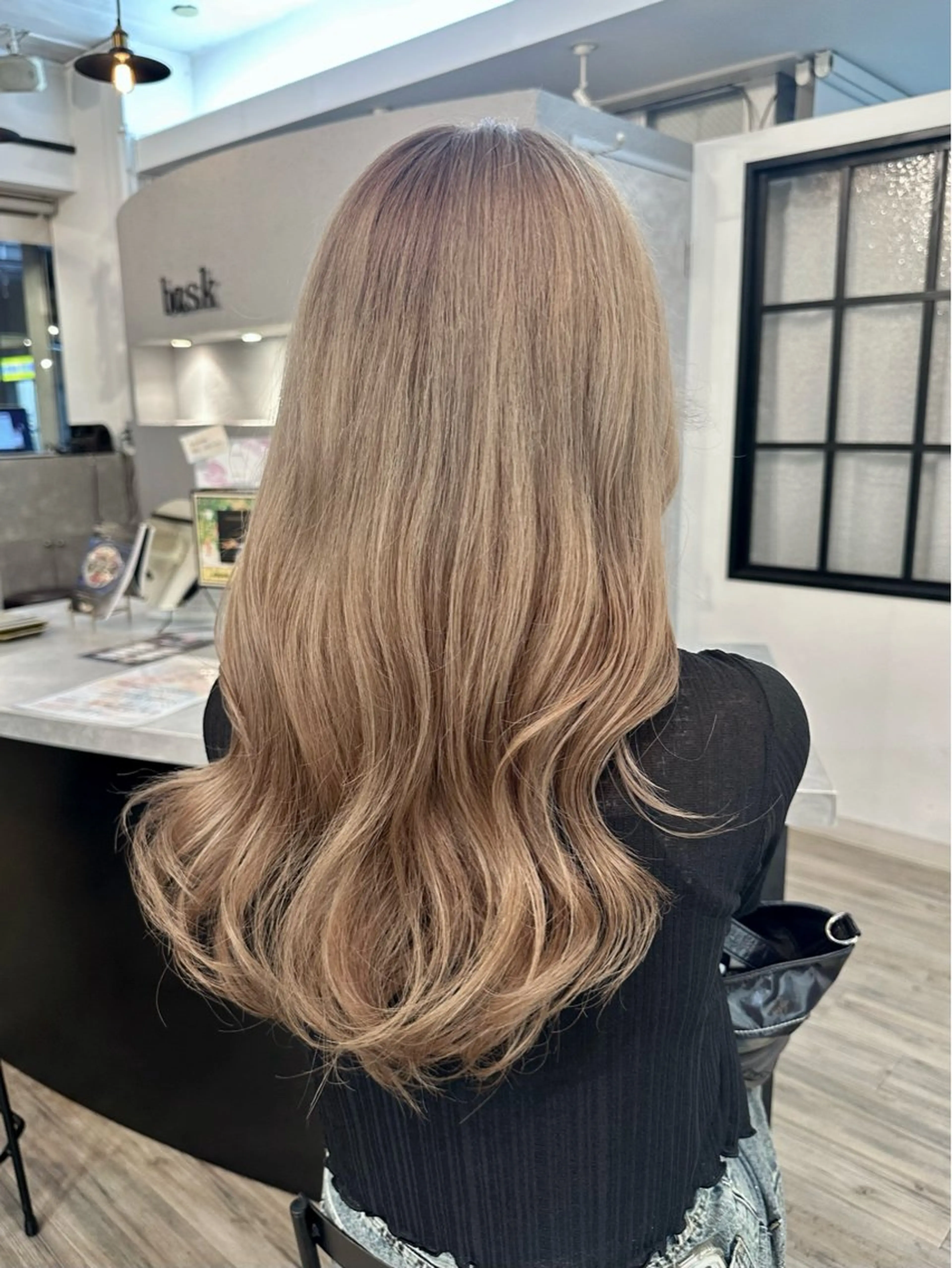 セミロング カラー ベージュカラー 透明感カラー ミルクティーベージュ sato ayaka ｜透明感カラー🫧のヘアスタイル