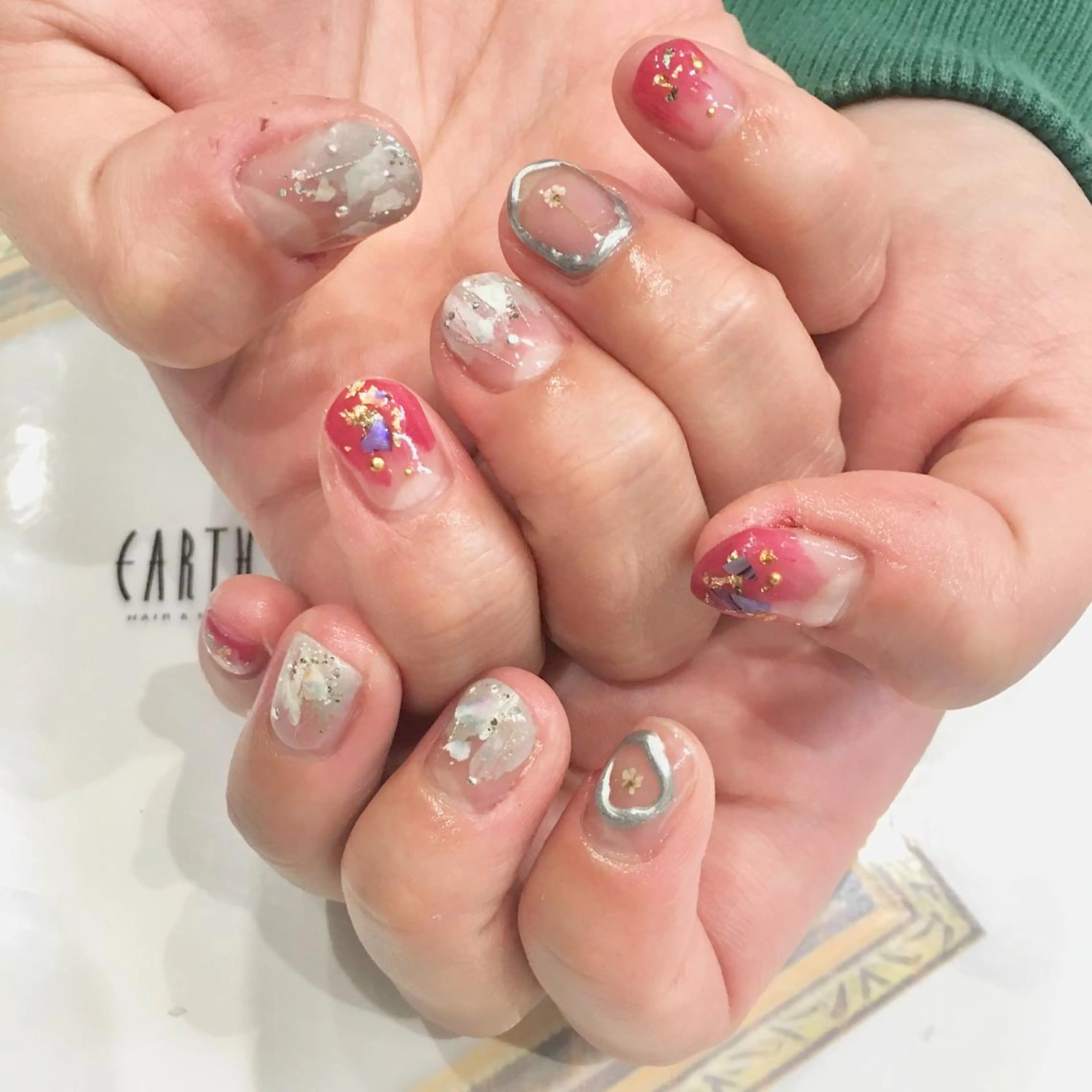 ネイル ラメ(グリッター) ニュアンスネイル ショートネイル ハンドネイル 佐藤 まりえのネイルデザイン