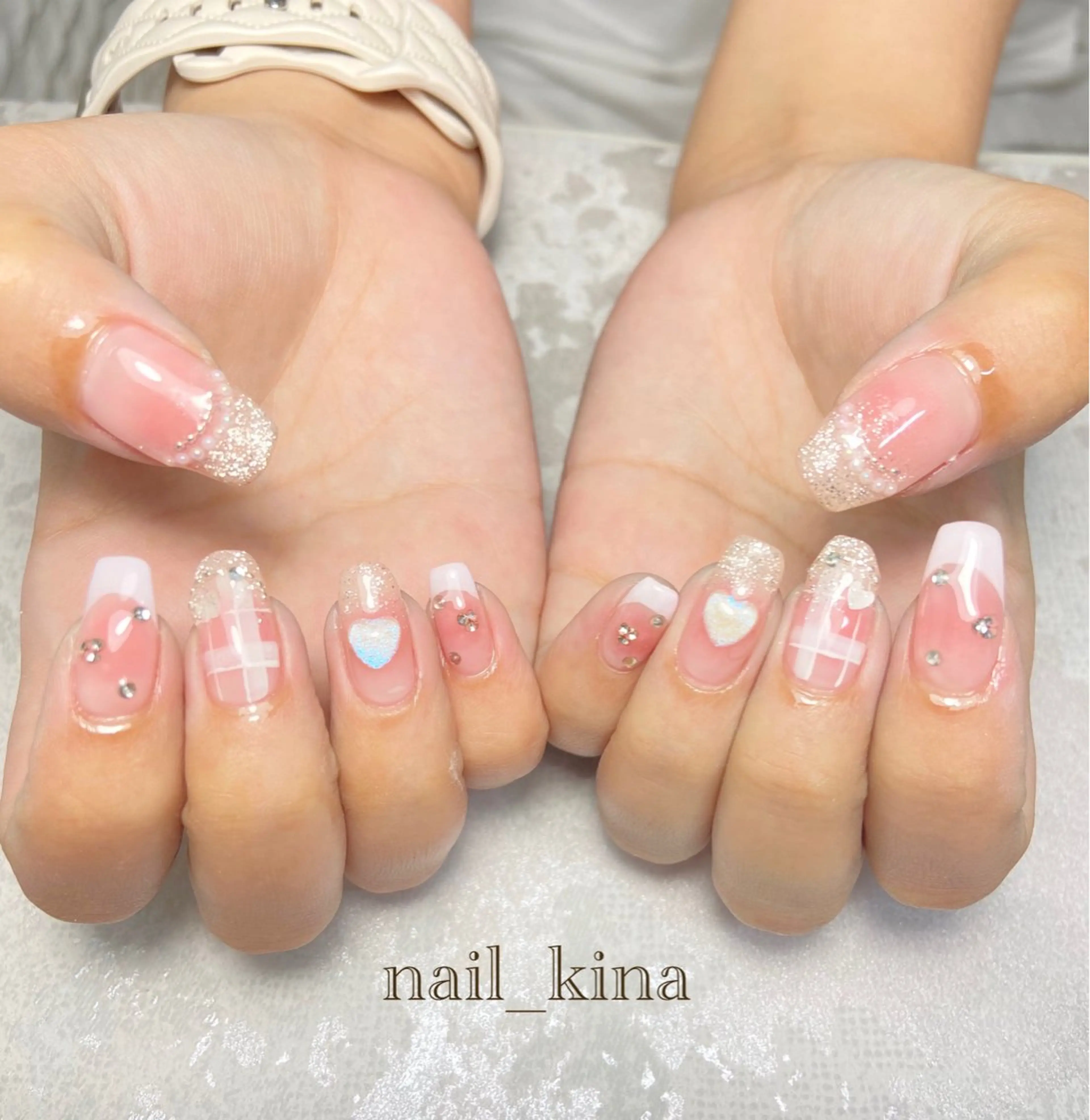 ネイル チークネイル グラデーション マグネットネイル ワンホンネイル nail_ kinaのネイルデザイン