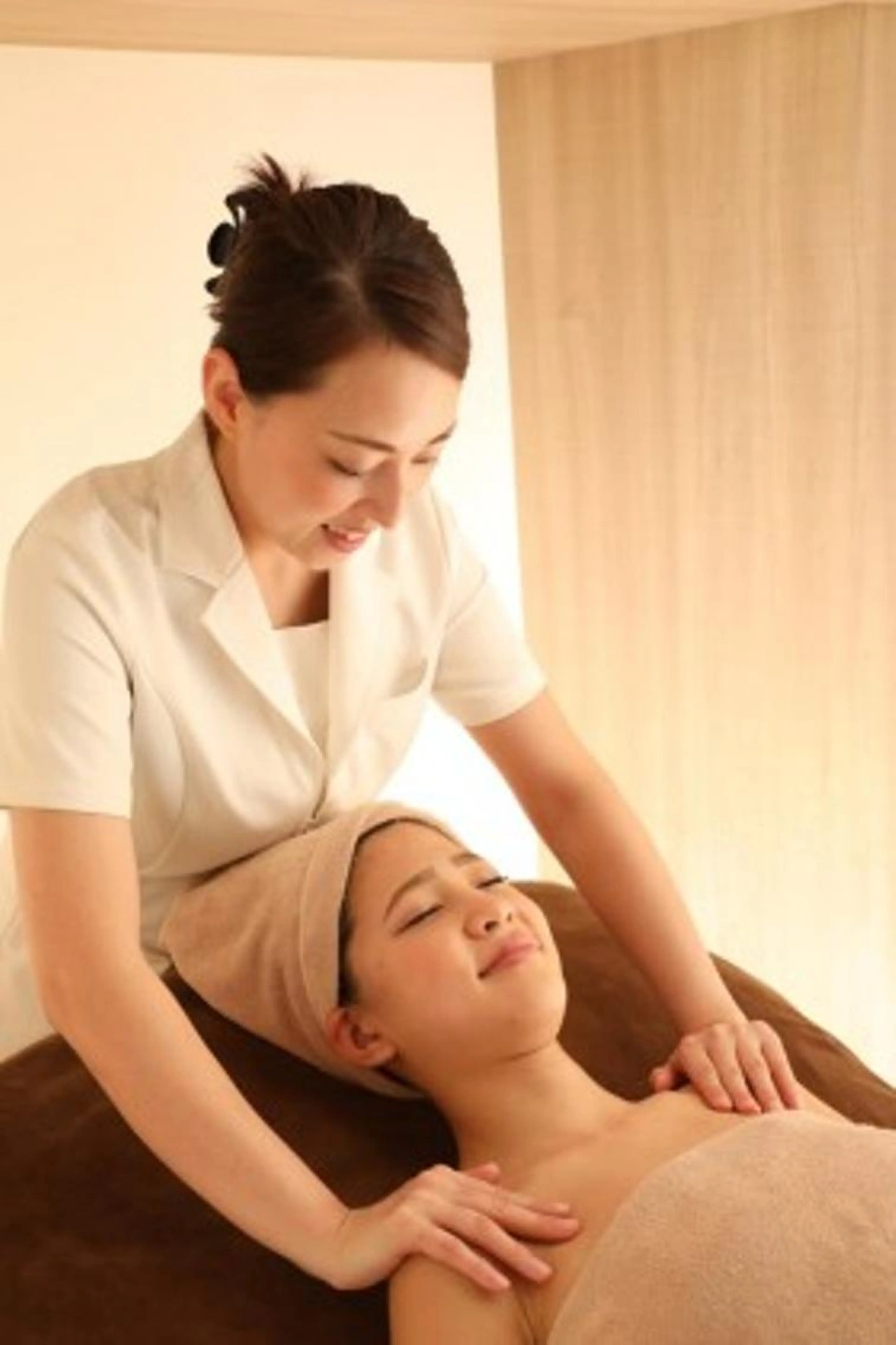 マシュマロバスト👙マッサージ＆光照射＆EMSで劇的バストケア💖筋膜リリース肩甲骨ストレッチで背中美人✨の写真