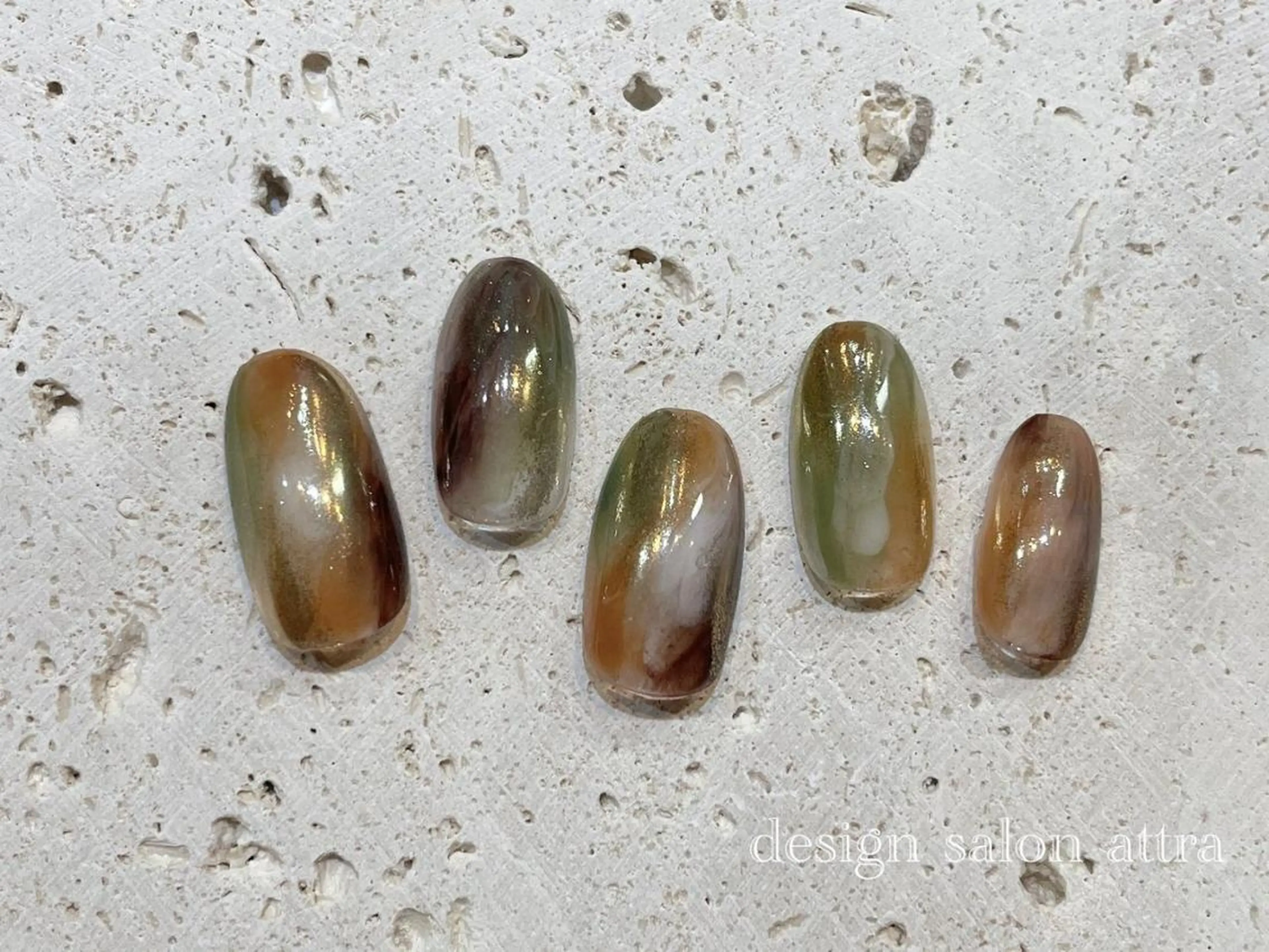 ネイル 根津 綾子のネイルデザイン