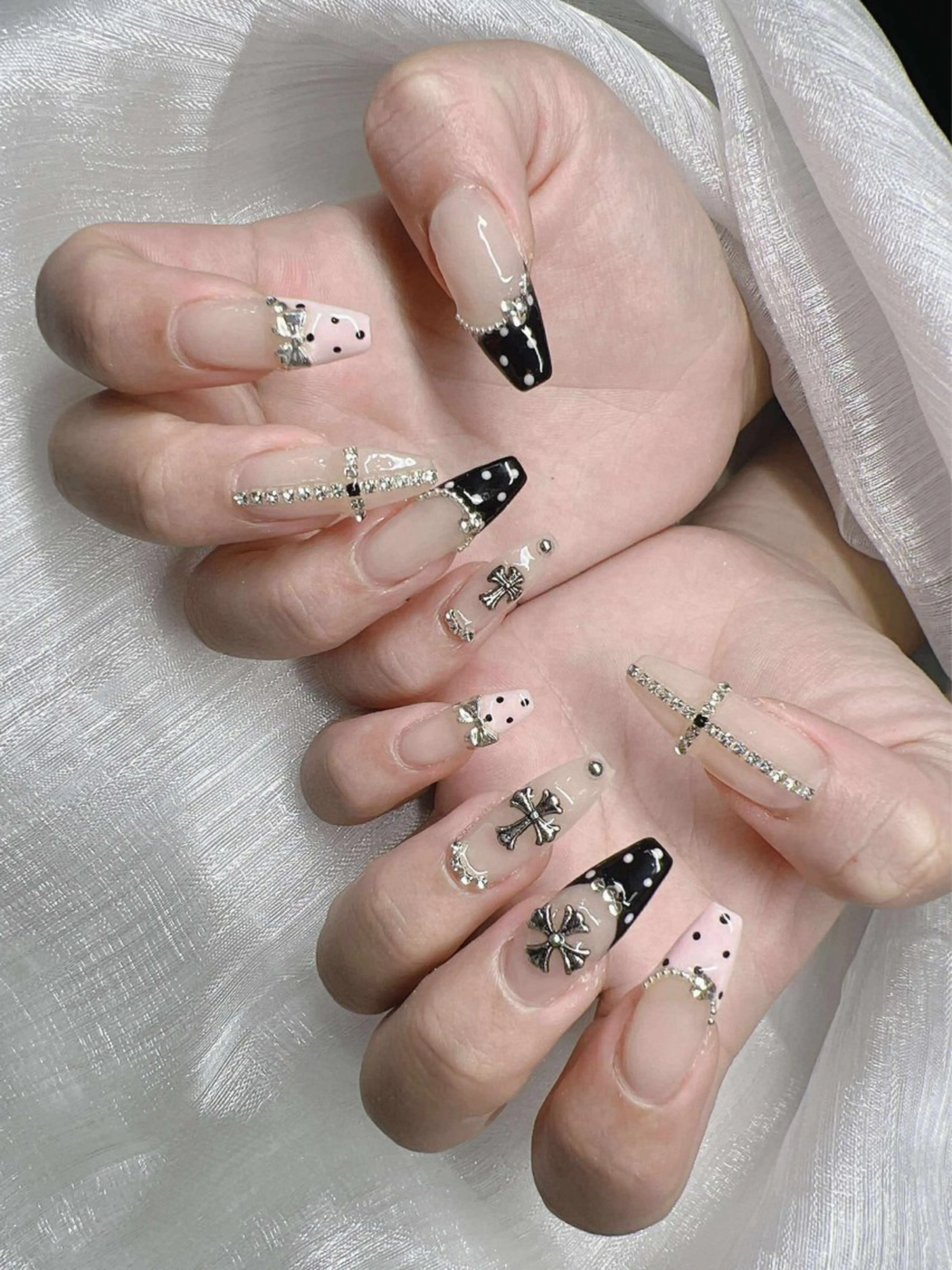 ネイル 長さ出し グラデーション 卒業式 キラキラネイル マグネットネイル ハンドネイル Lee Nailsのネイルデザイン