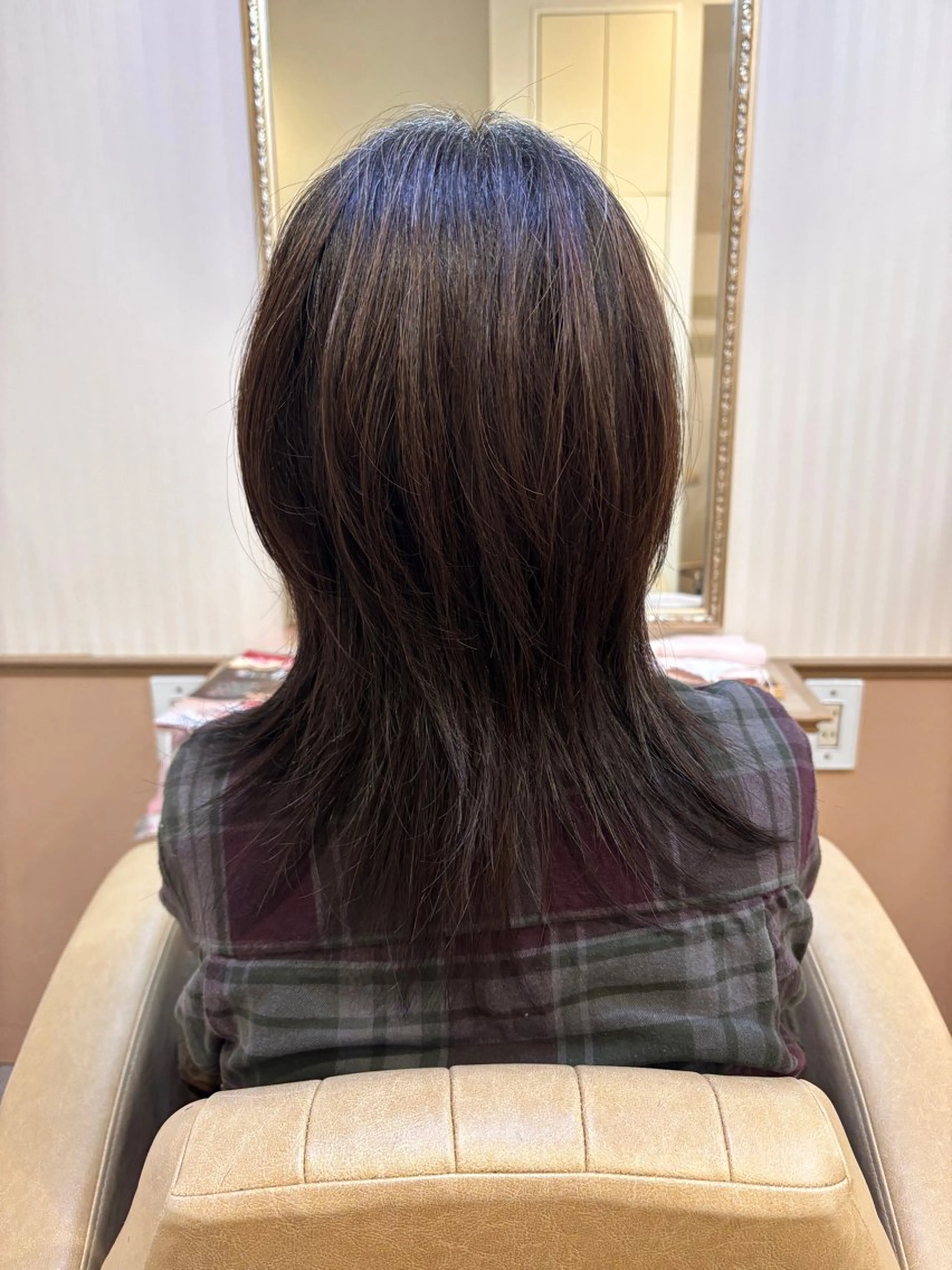 セミロング 吉井 愛のヘアスタイル