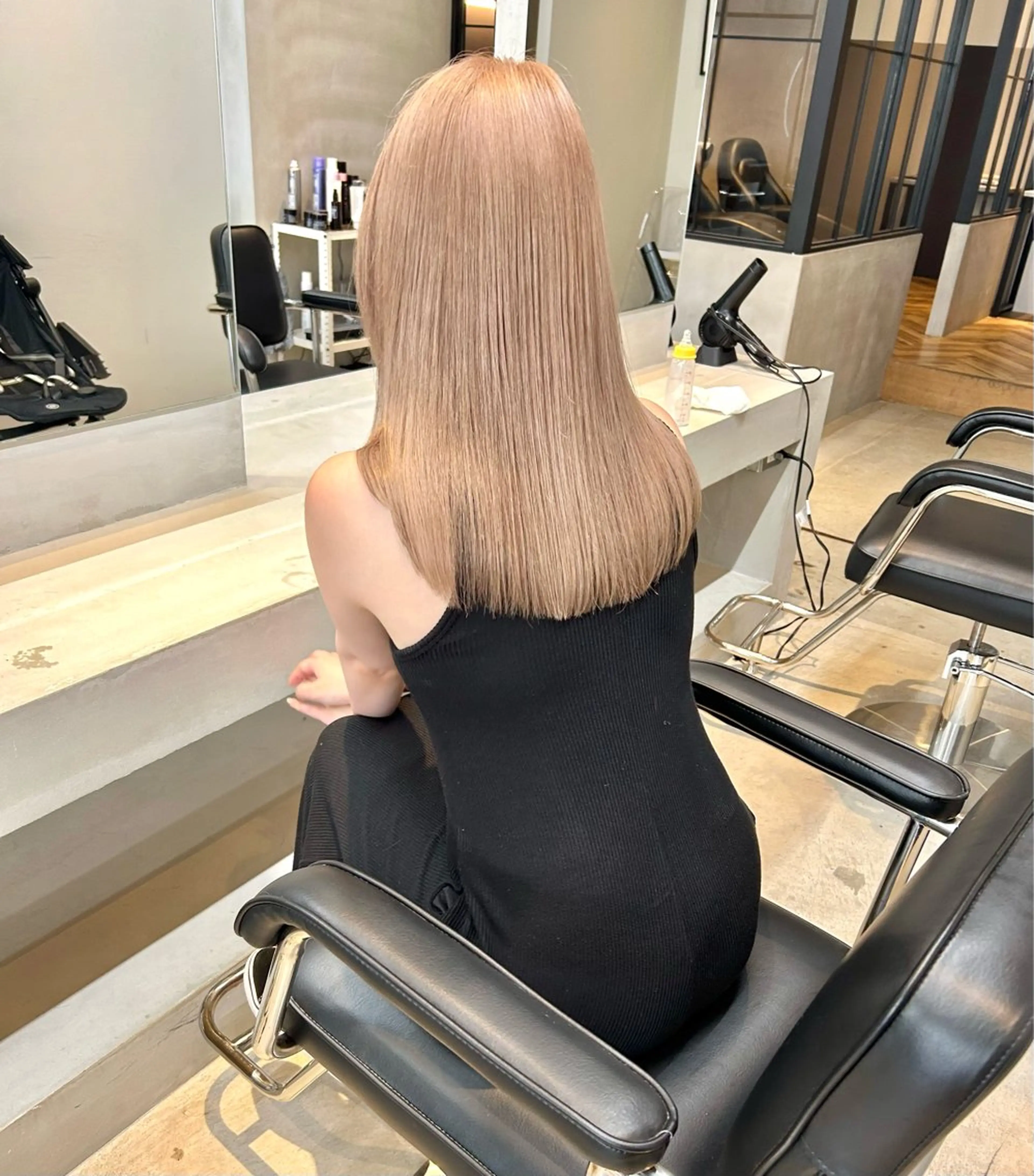 セミロング カラー 一ノ瀬 暁のヘアスタイル