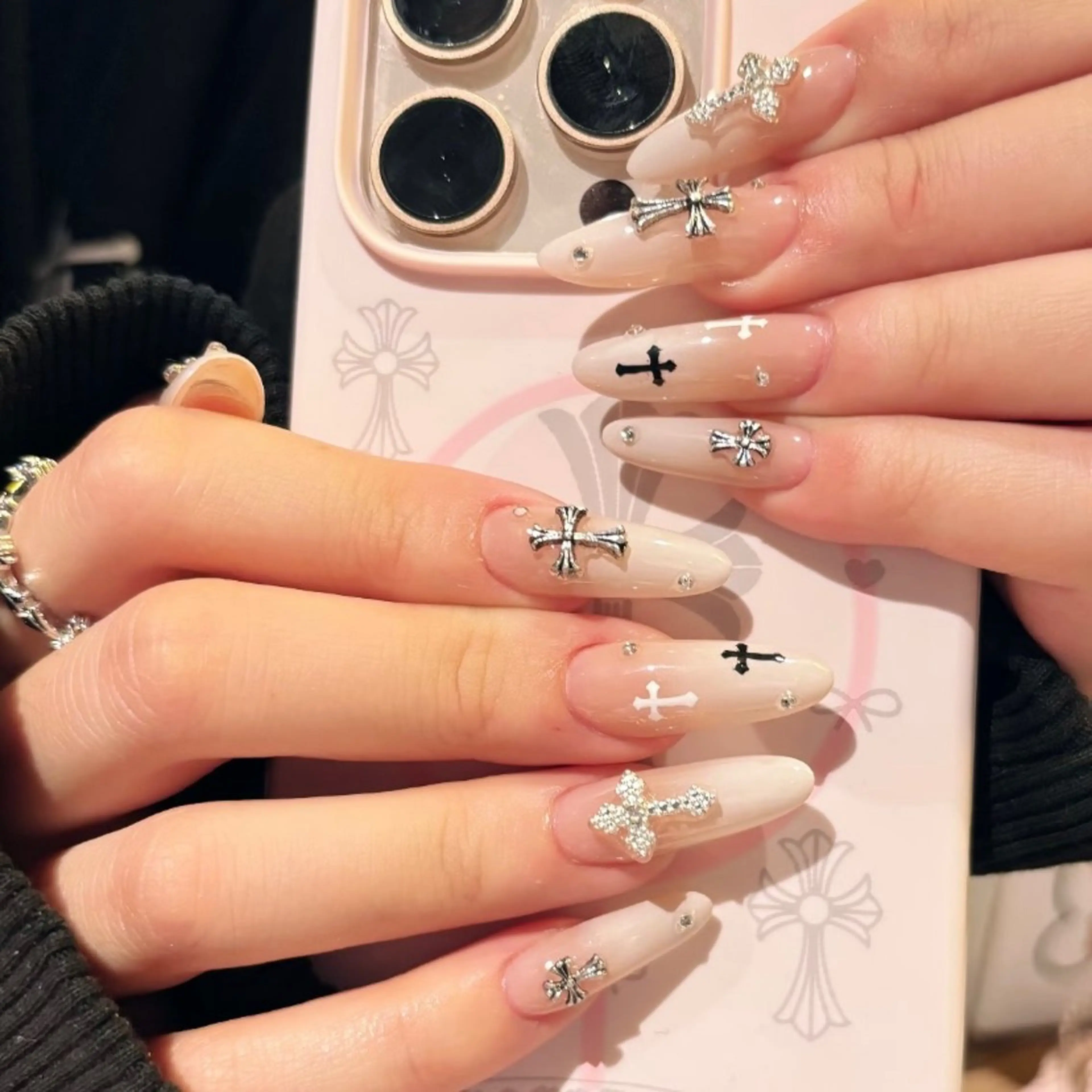 ネイル チークネイル フレンチネイル ジェルネイル ガーリー キラキラネイル ハンドネイル 高橋 雪のネイルデザイン