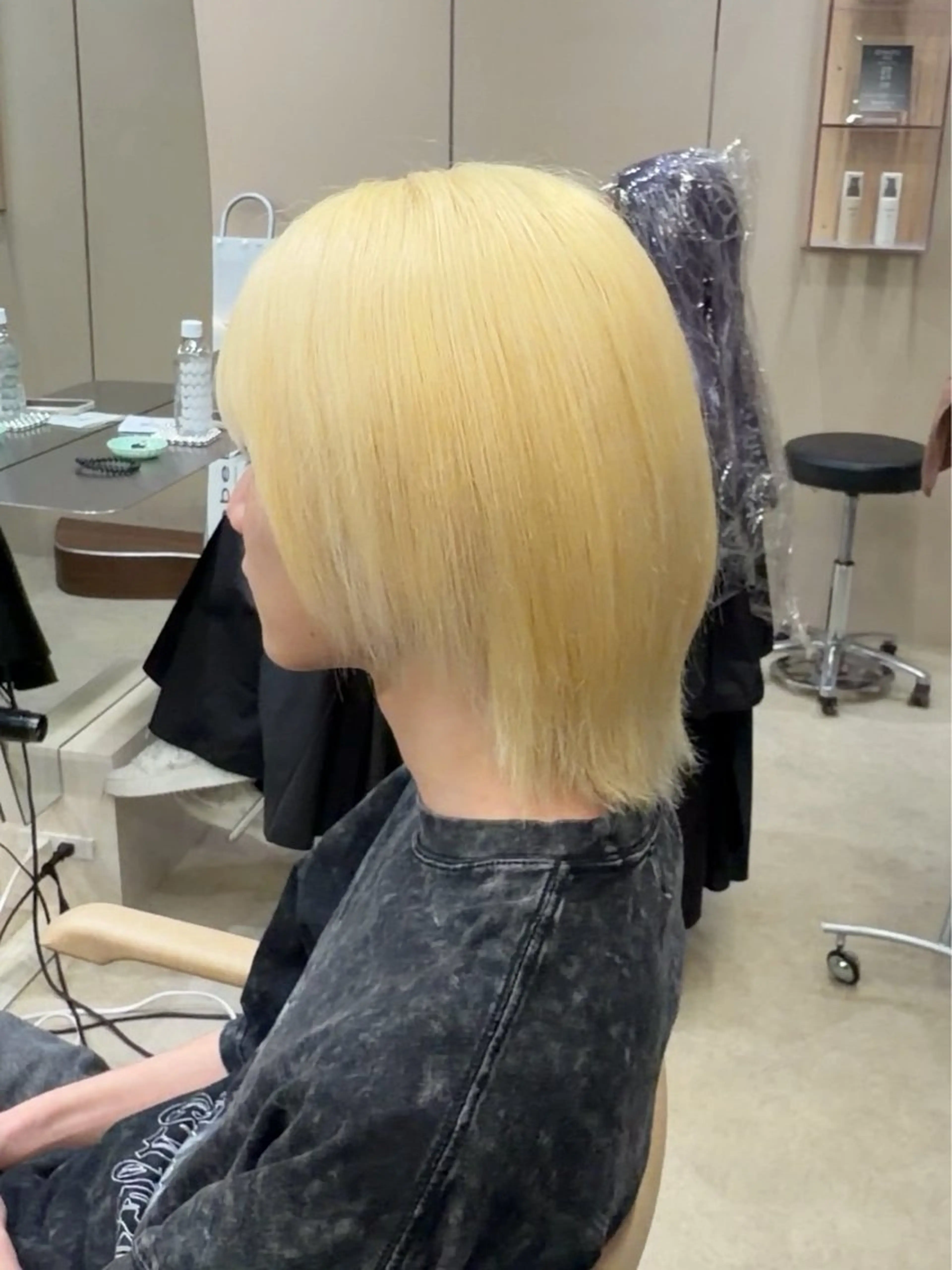 ショート ヘアカラー 💛透明感ハイトーン /ブリーチ縮毛💛のヘアスタイル