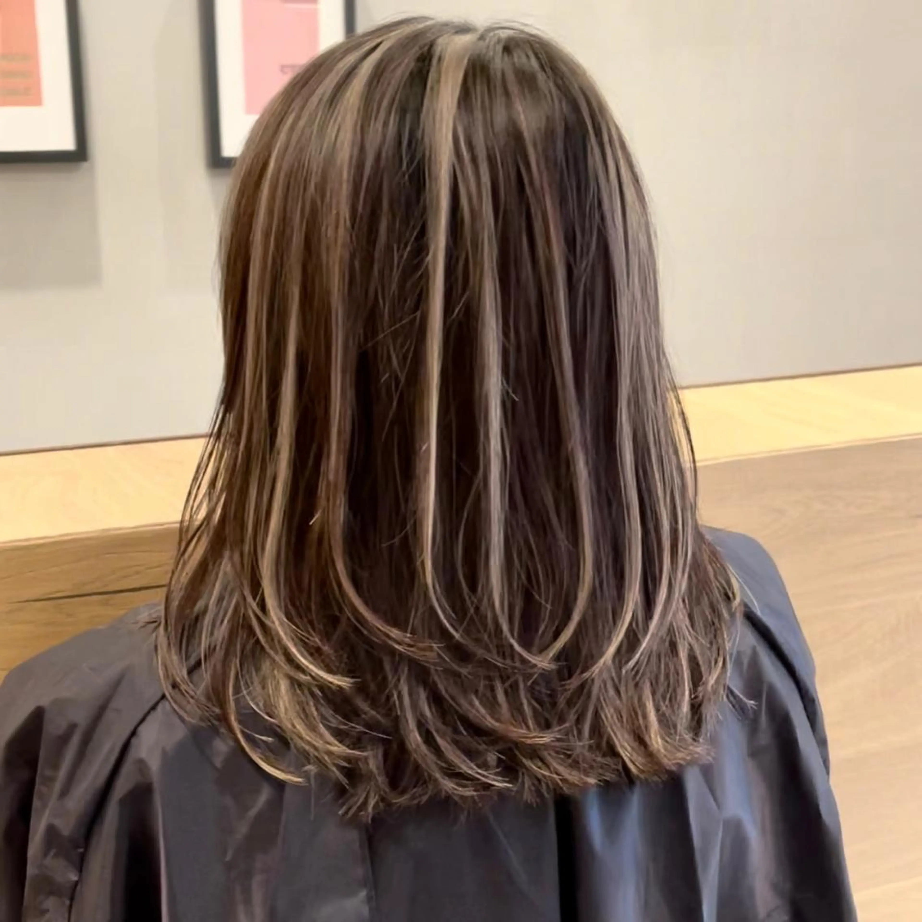 ミディアム カラー バレイヤージュ デザインカラー ハイライトカラー 外国人風カラー ハイライト カット ヘアカラー トリートメント アンドウ ユウ/ レイヤーカット/韓国のヘアスタイル