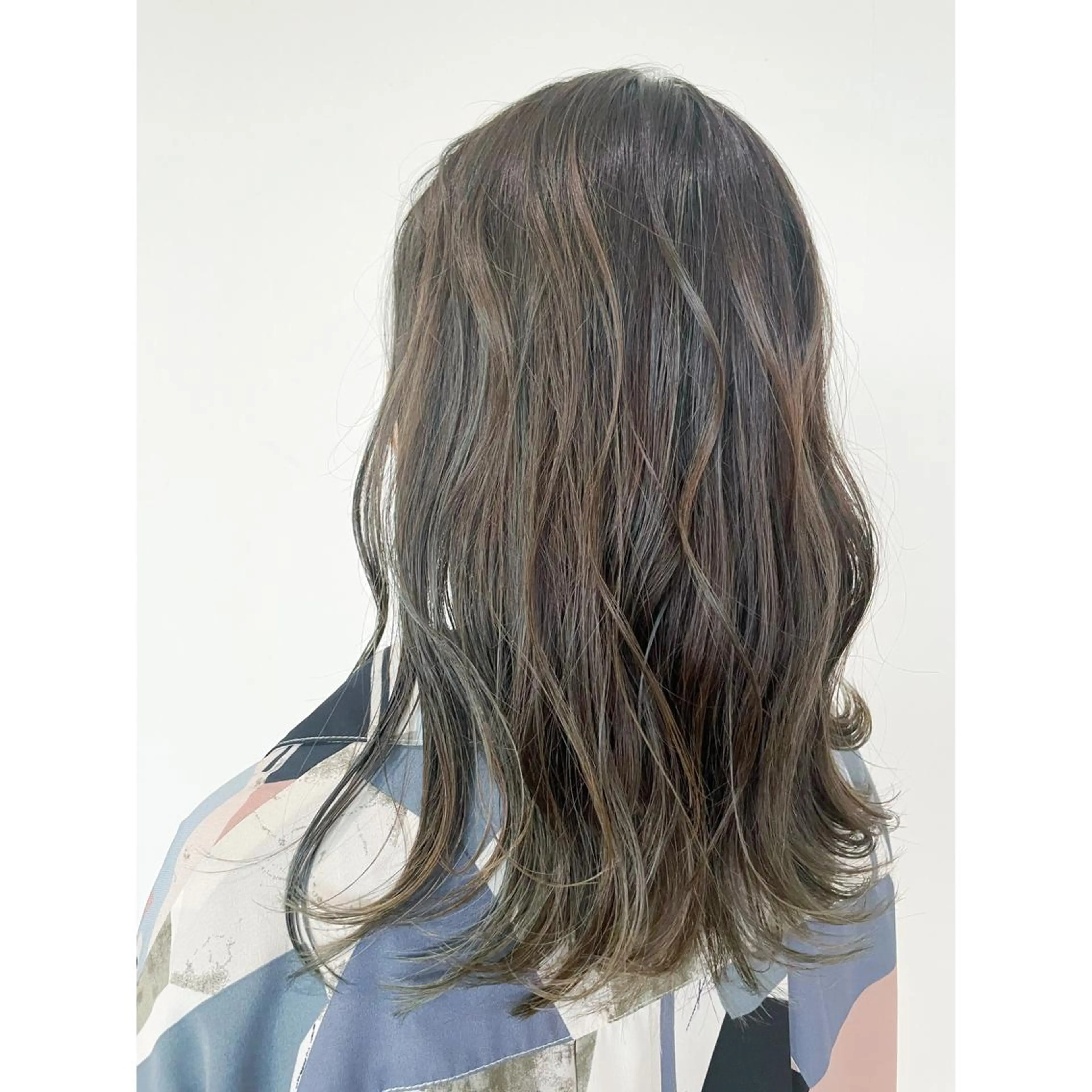 セミロング 佐藤 美紅のヘアスタイル