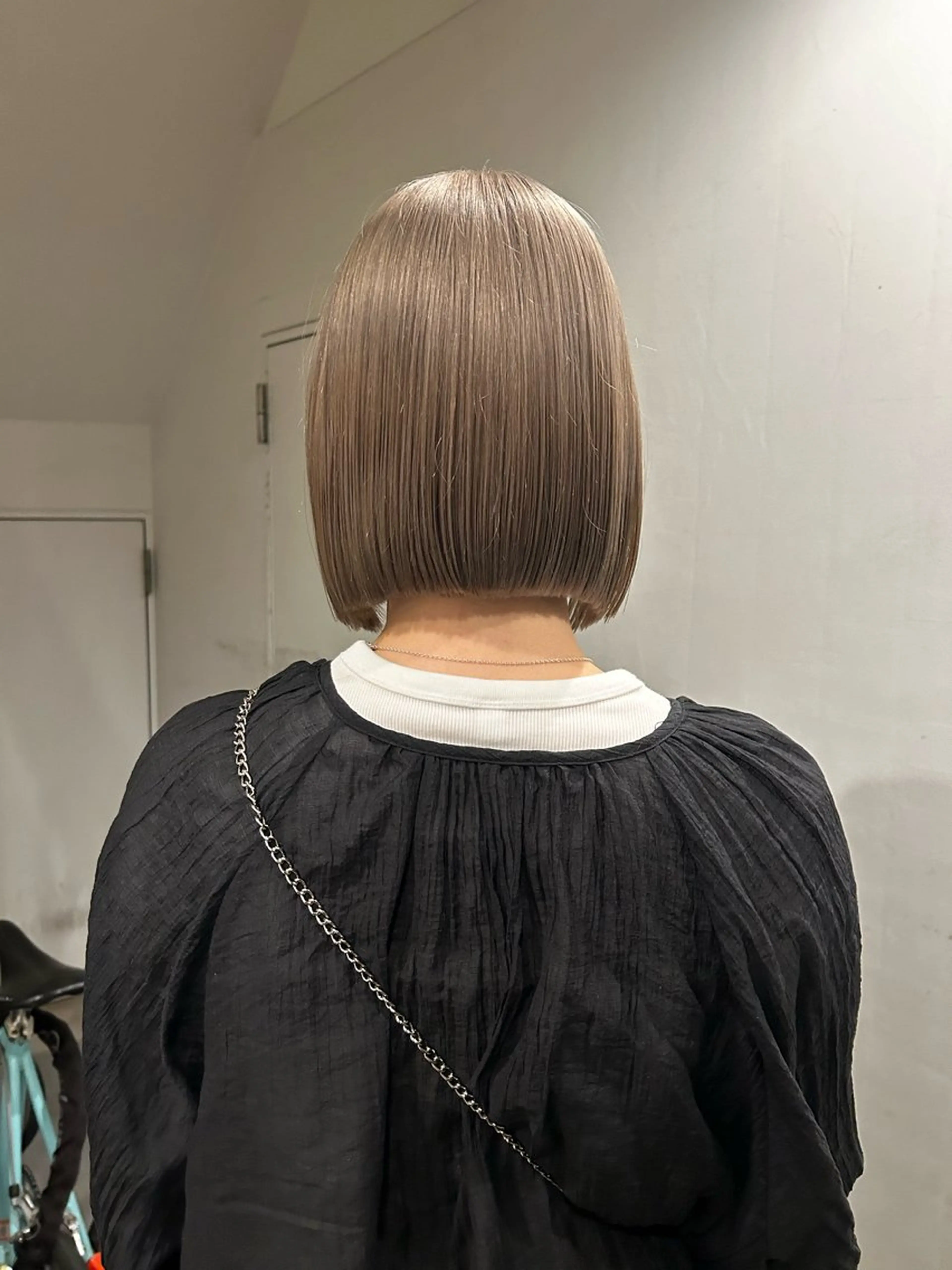 ショート カラー ベージュカラー ホワイトベージュ カット ヘアカラー トリートメント 心斎橋/レイヤー/ ブリーチ/モエのヘアスタイル