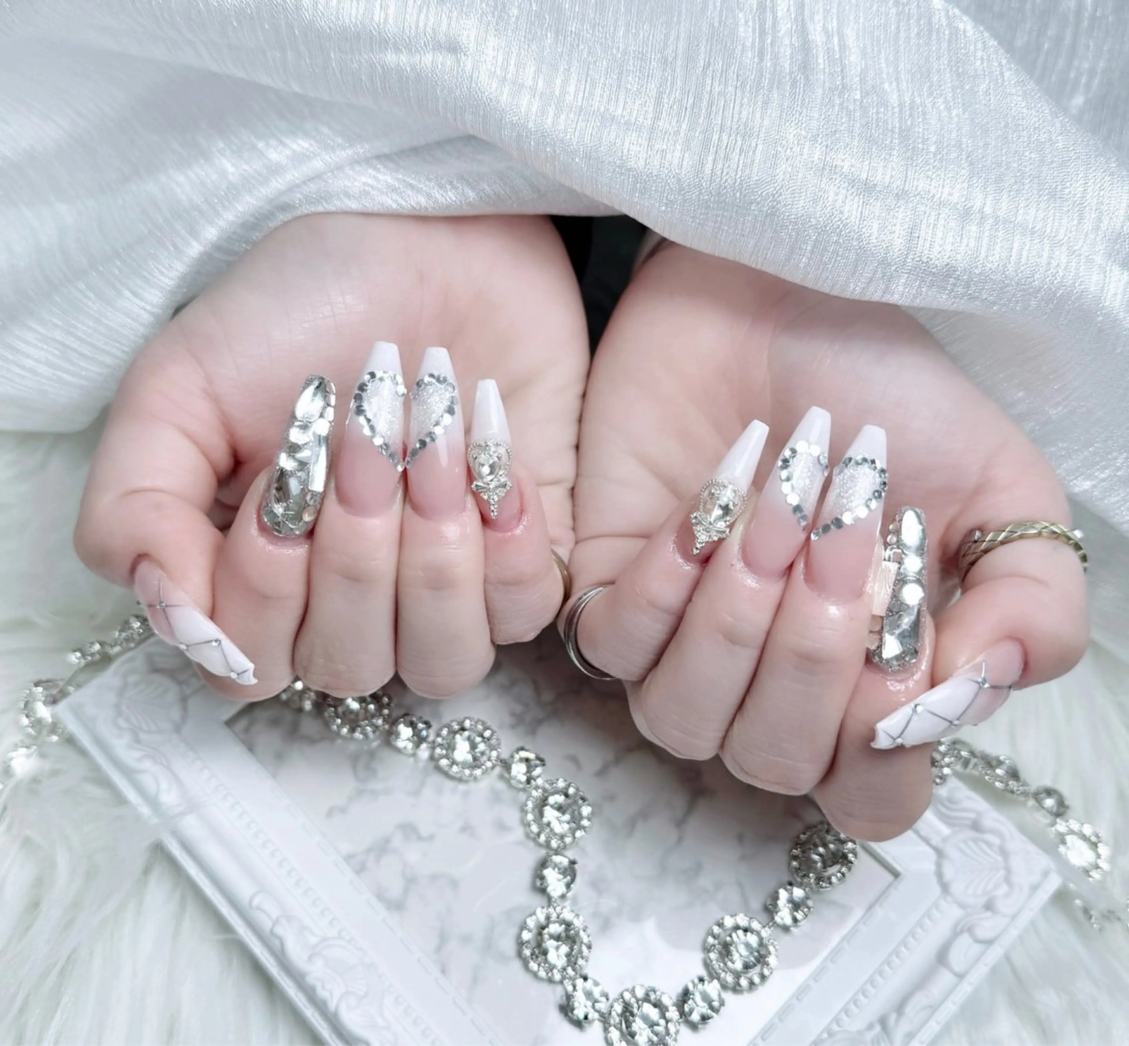 ネイル アートネイル フレンチネイル ジェルネイル グラデーション ニュアンスネイル ハンドネイル ハンドケア Nova Nailのネイルデザイン