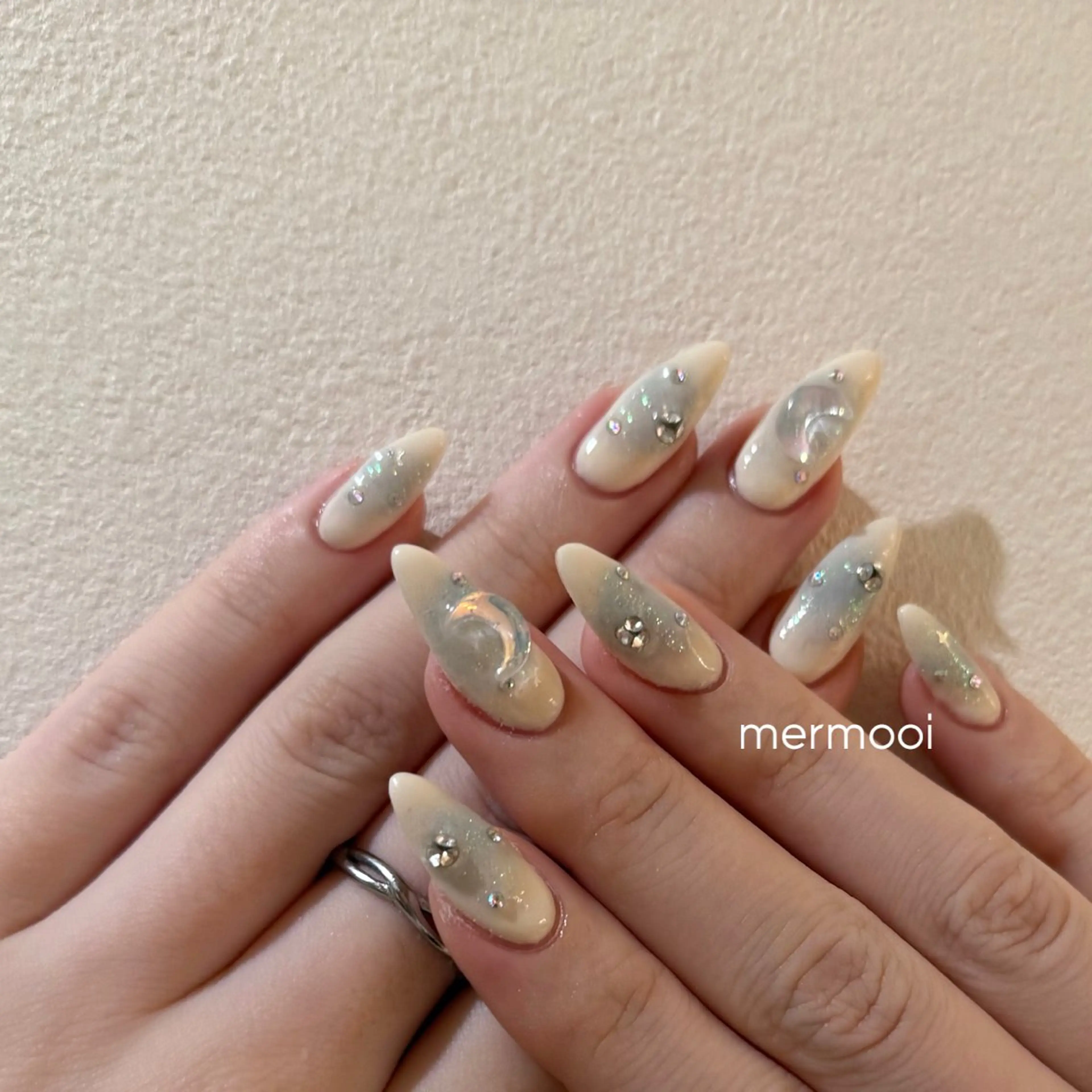 ネイル ブルー チークネイル ニュアンスネイル 夏ネイル ハンドネイル melumooi nailのネイルデザイン