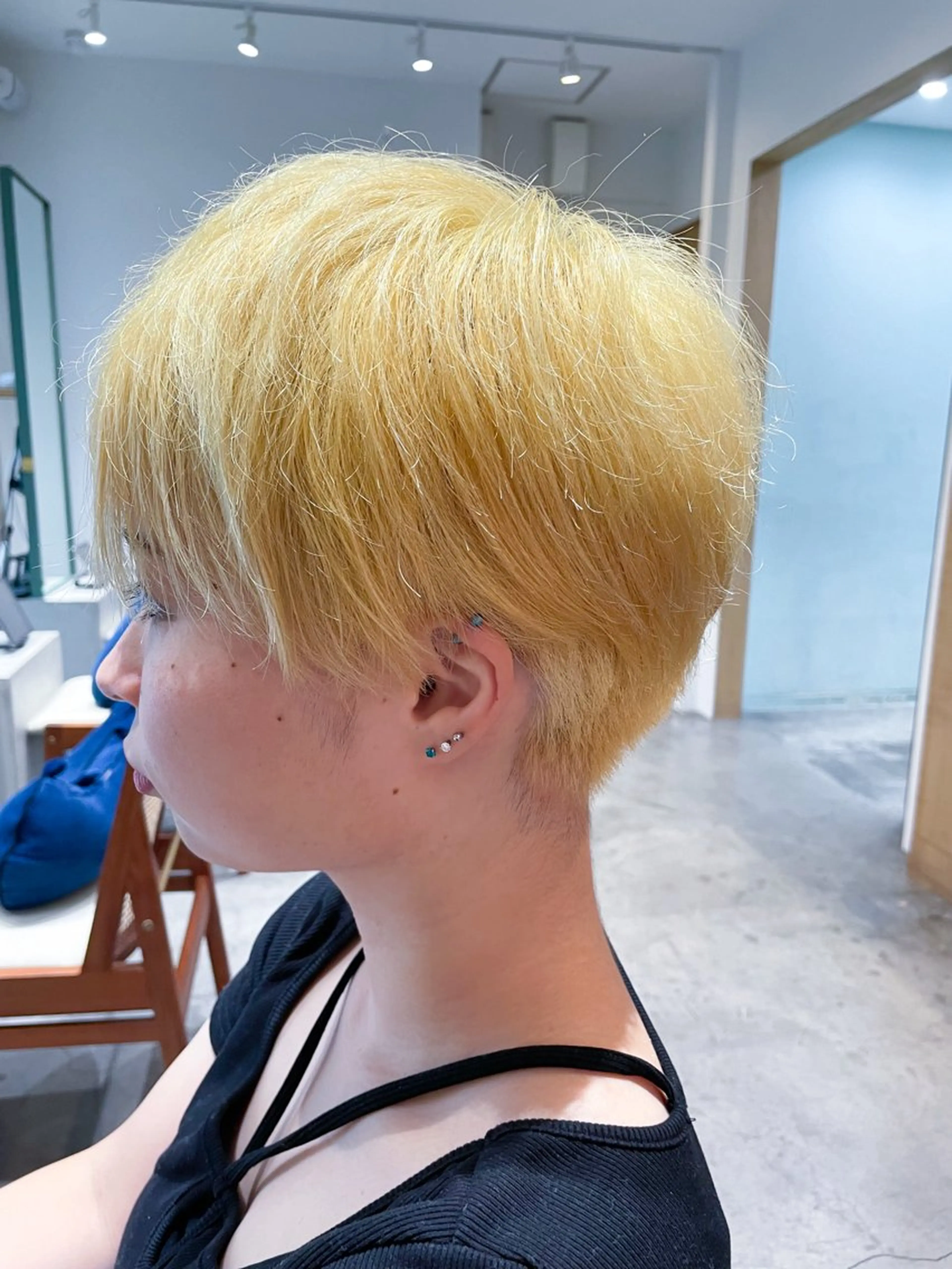 ショート カラー ブリーチ 抜きっぱなしブロンド ブロンド くびれミディアム/似 合わせ/鎌倉/edAのヘアスタイル