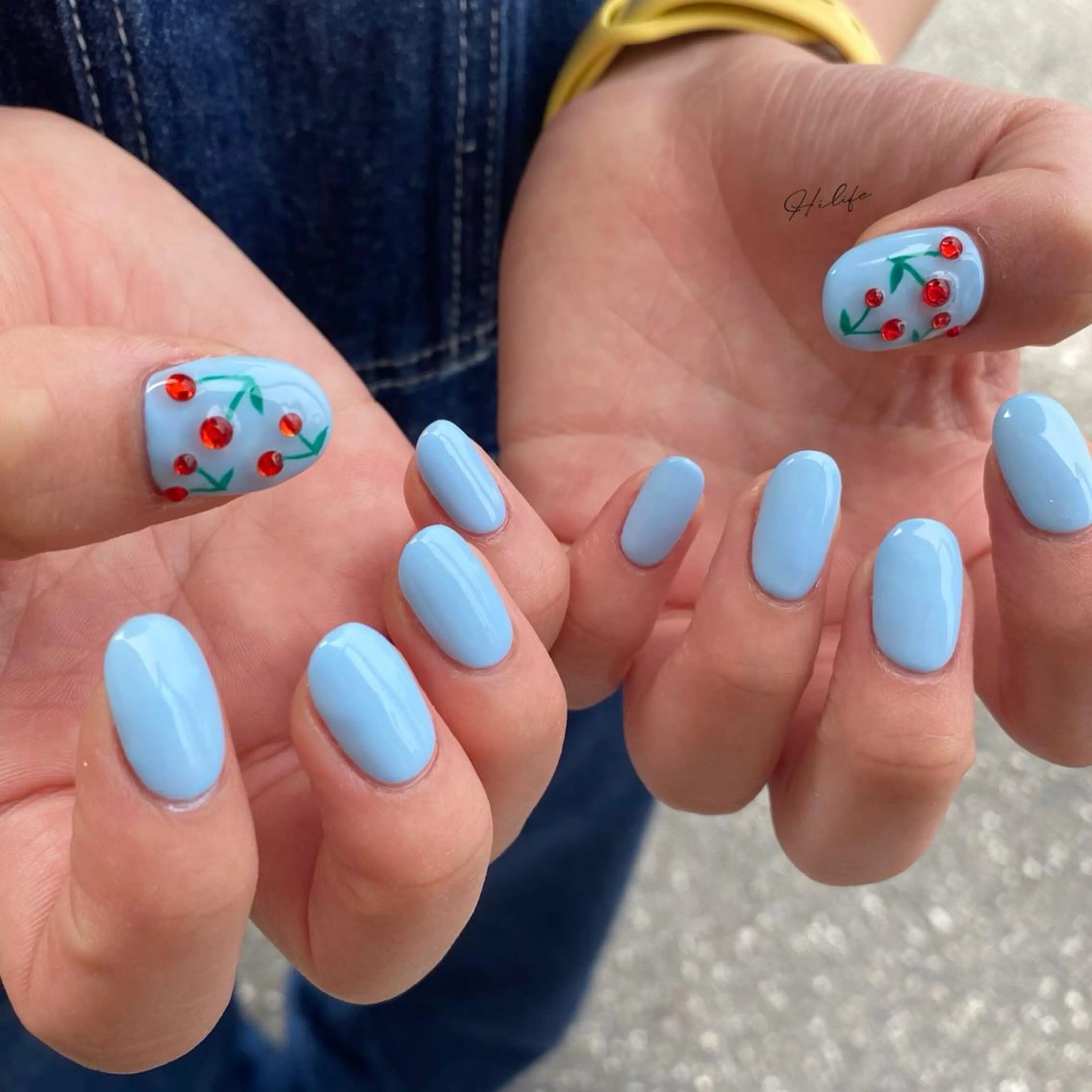 ネイル アートネイル ブルー 水色 ワンカラーネイル シンプルネイル ハンドネイル Nail Adore.のネイルデザイン