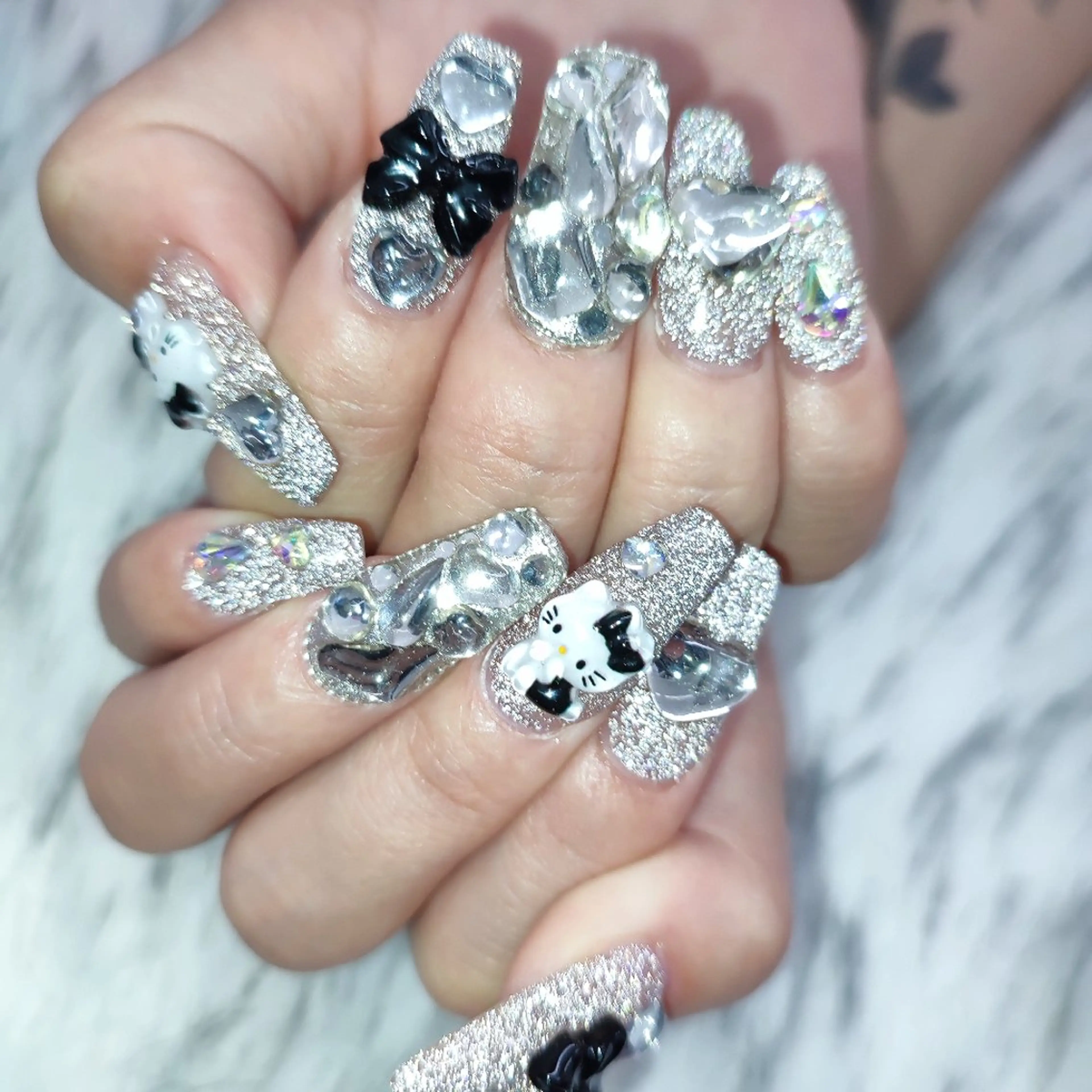 ネイル ハンドネイル RUNWAY 　　の眉毛・アイブロウイメージ