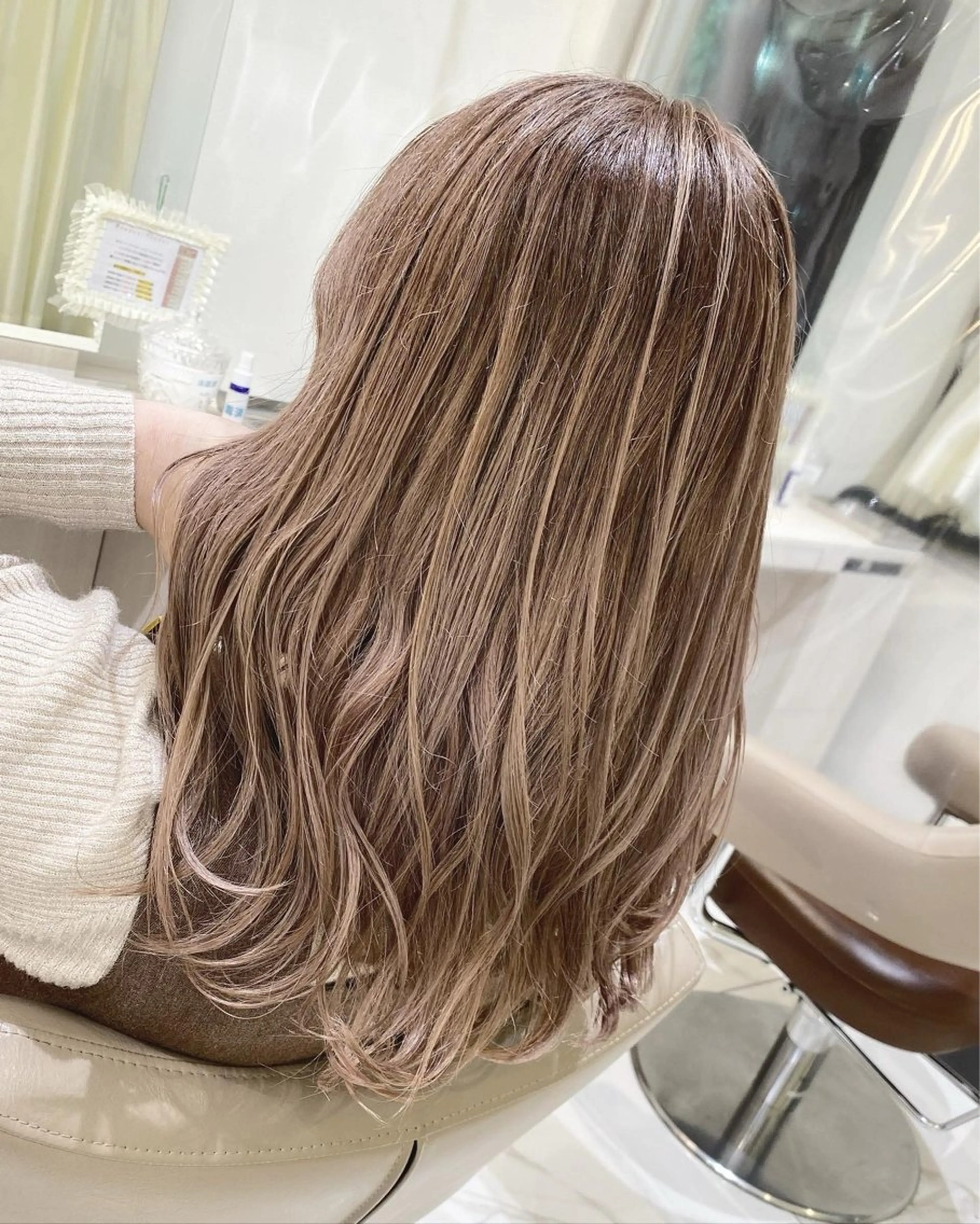 ロング カラー ベージュカラー ハイライトカラー ミルクティーベージュ 外国人風カラー ハイライト ヘアカラー トリートメント 大宮/バレイヤージュ 髪質改善/澤田隆誠のヘアスタイル