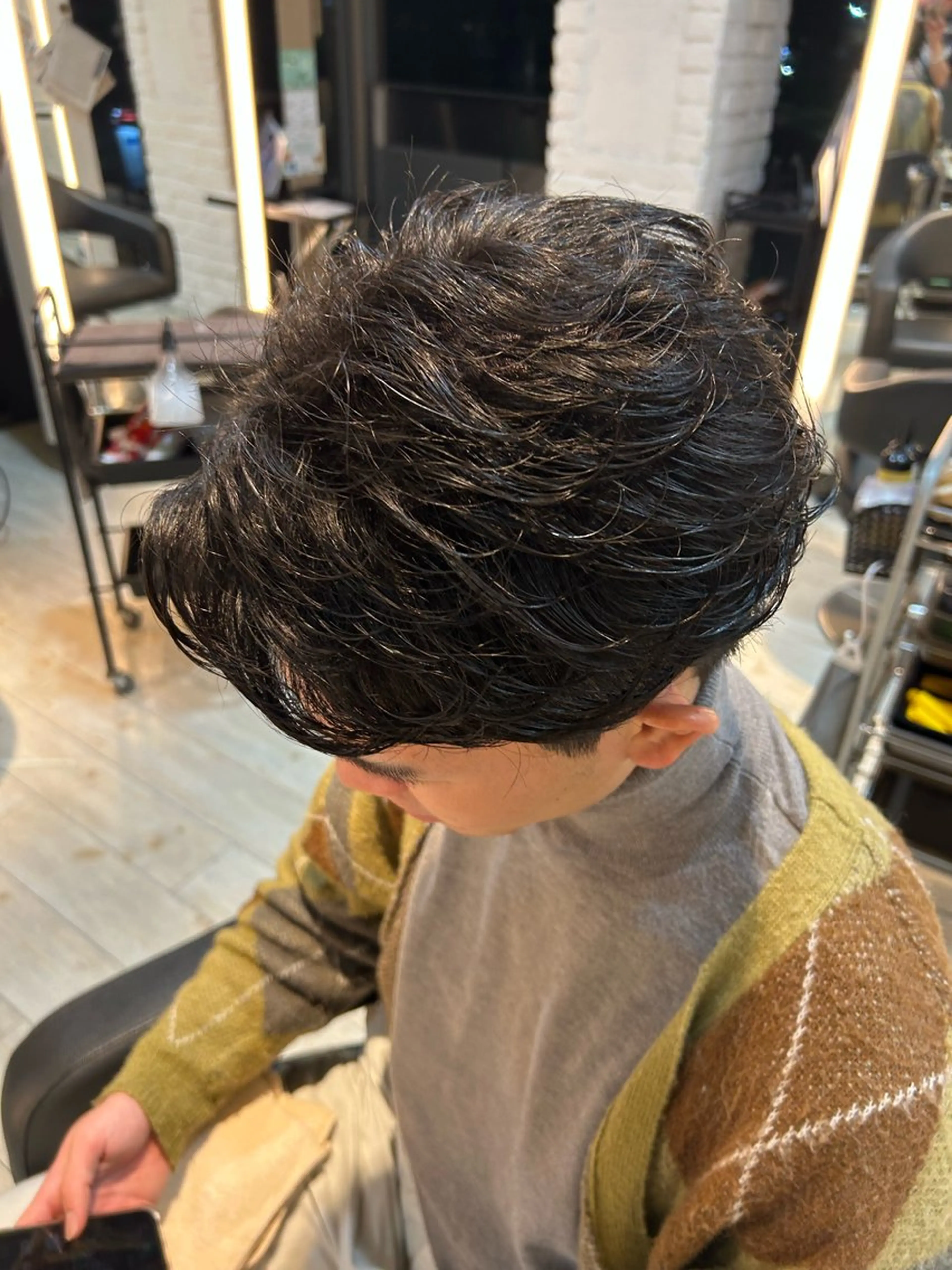 メンズ メンズ就活ヘア カルマパーマ メンズパーマ カット パーマ 有働由良／ハイトーン ／韓国メンズヘアのヘアスタイル