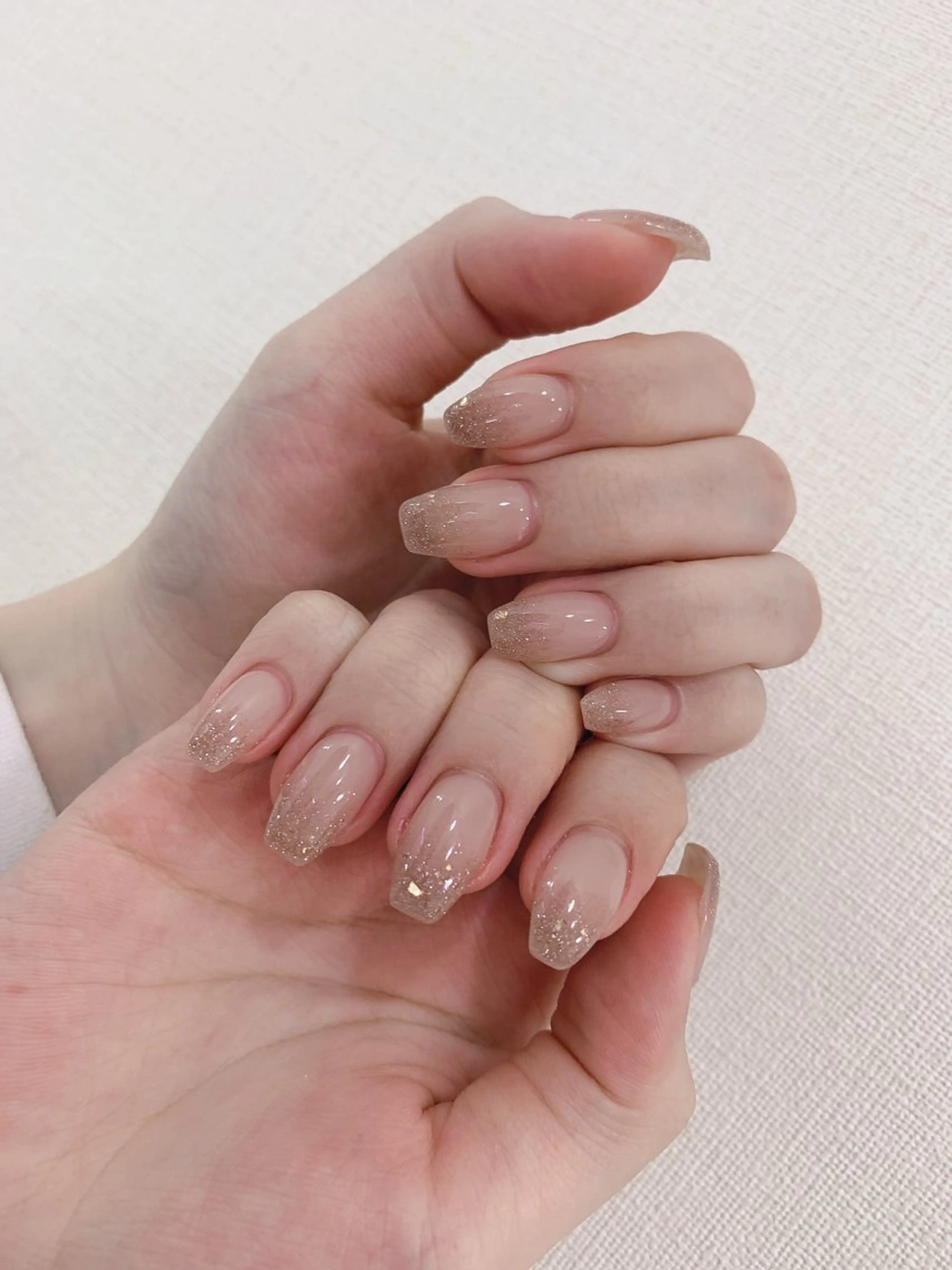 ネイル キラキラネイル シンプルネイル 春ネイル ワンホンネイル ハンドネイル Rainbow Nailのネイルデザイン